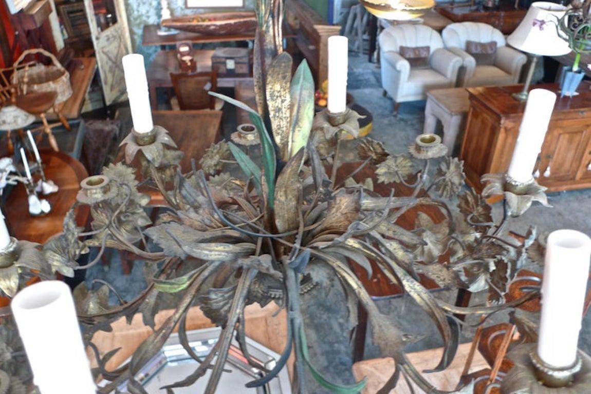 French 18th Century Bronze Chandelier with Painted Leaves and 6 Outer Lights For Sale 6