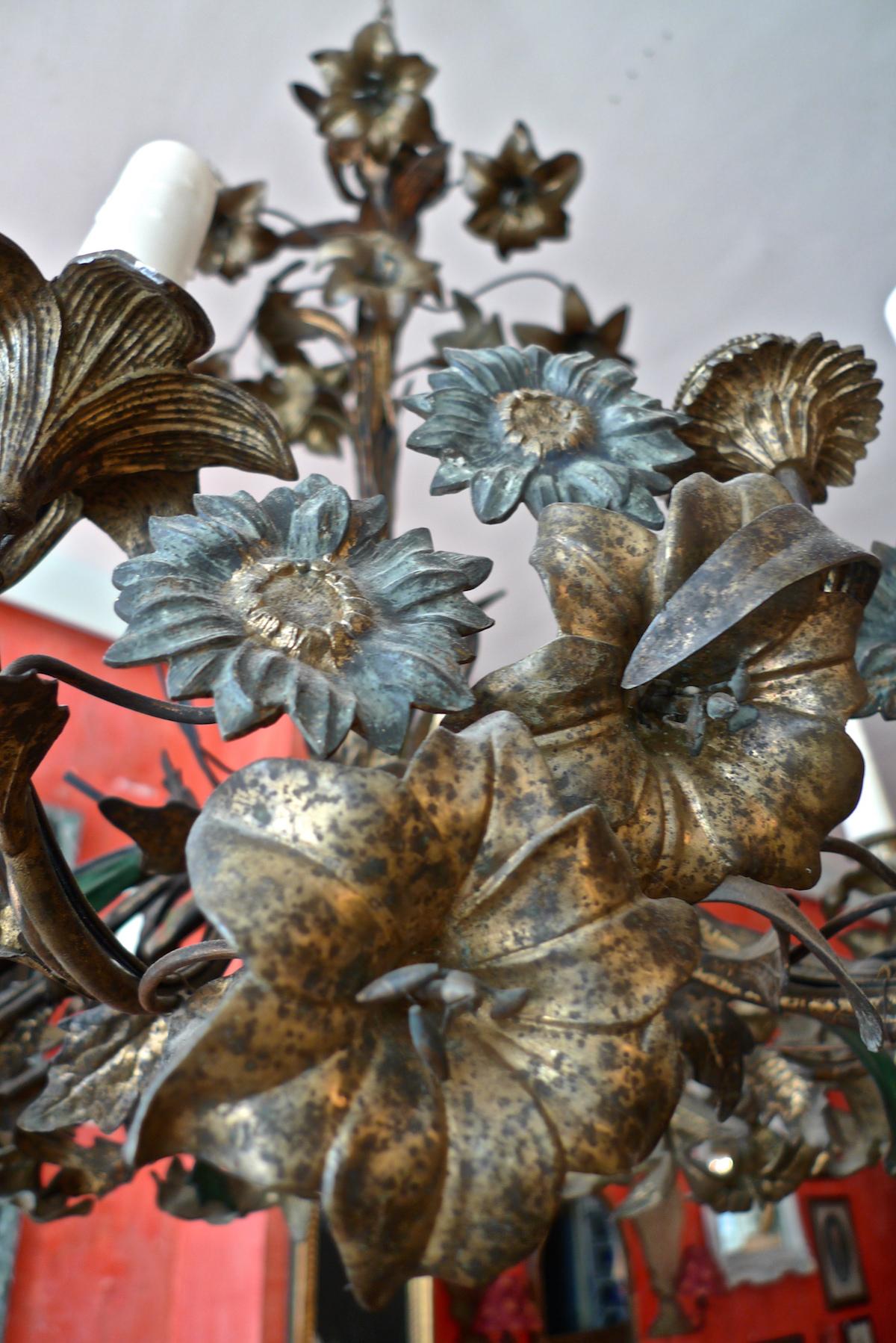 French 18th Century Bronze Chandelier with Painted Leaves and 6 Outer Lights 8