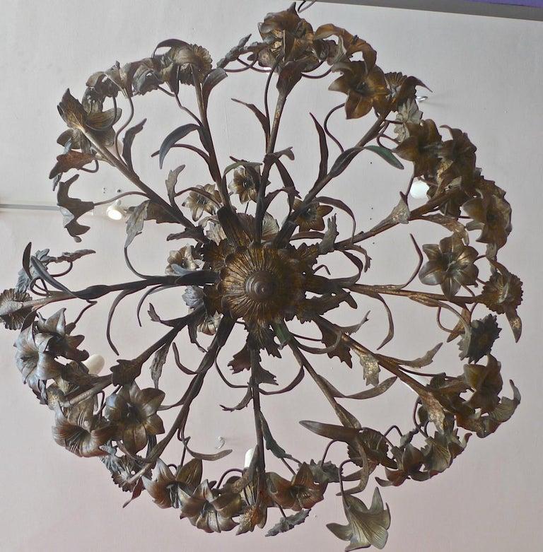 Hand-Painted French 18th Century Bronze Chandelier with Painted Leaves and 6 Outer Lights For Sale