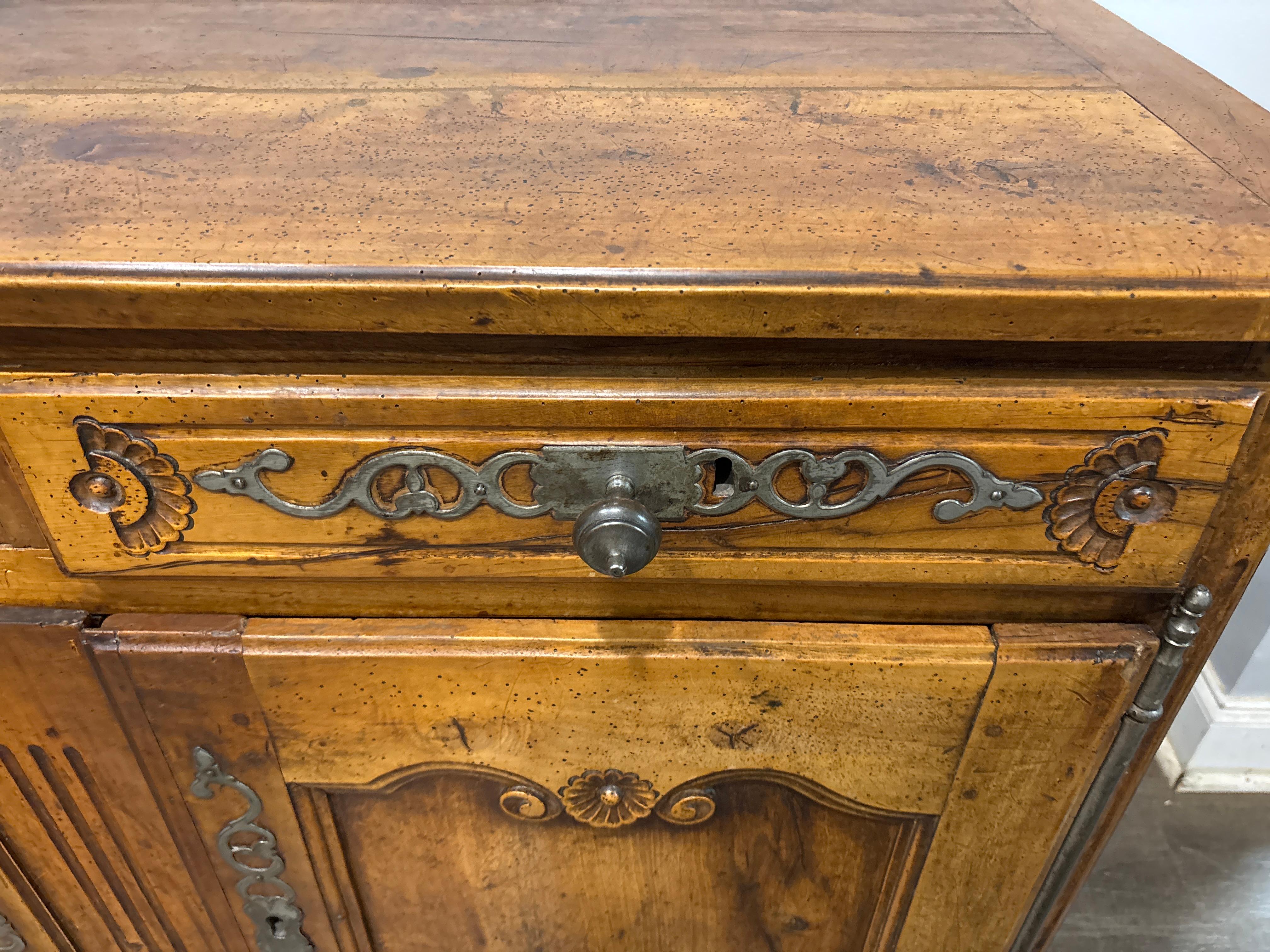 Luigi XV Buffet francese del XVIII secolo in vendita