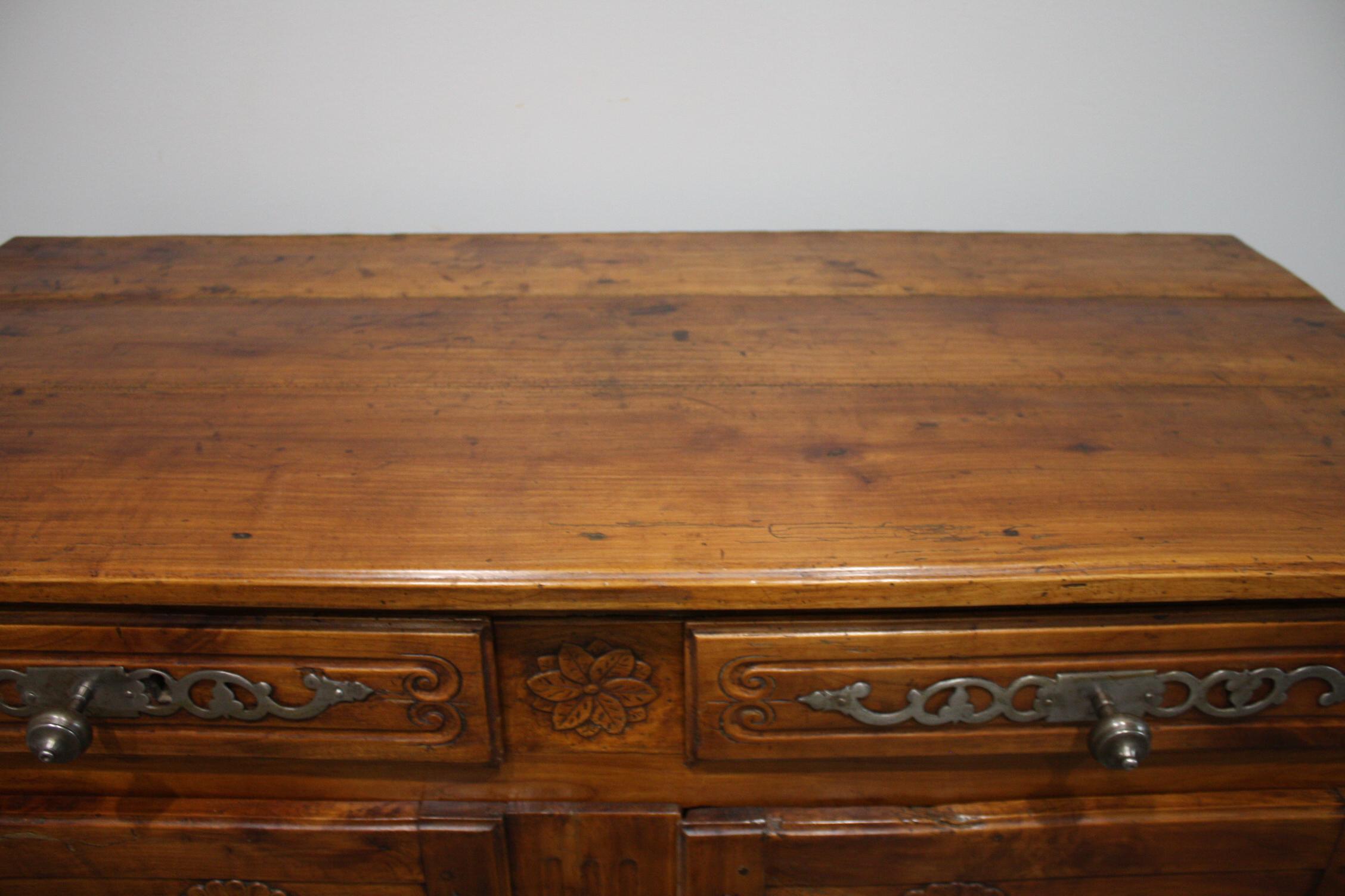 French 18th Century Buffet In Good Condition For Sale In Stockbridge, GA