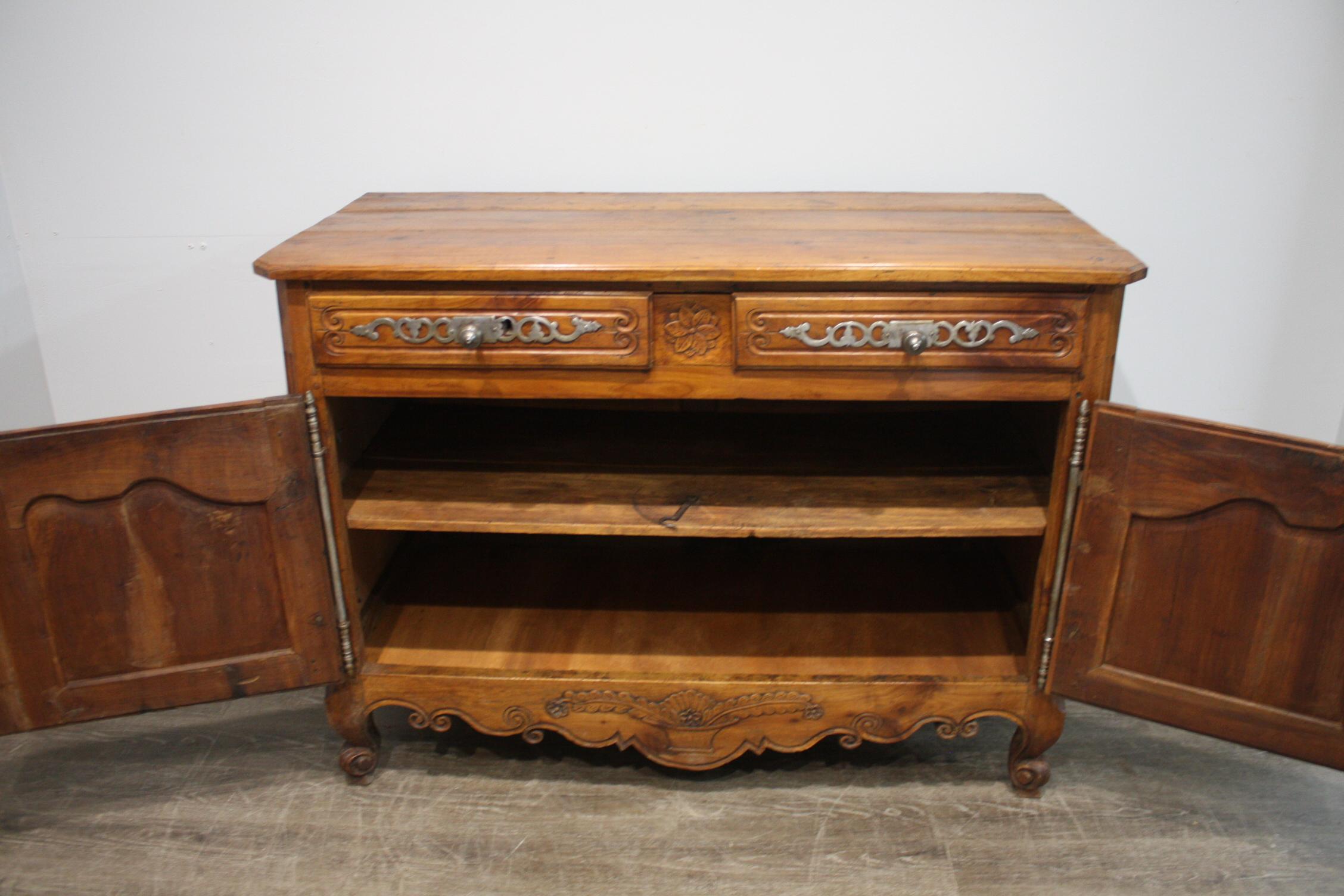 French 18th Century Buffet For Sale 1