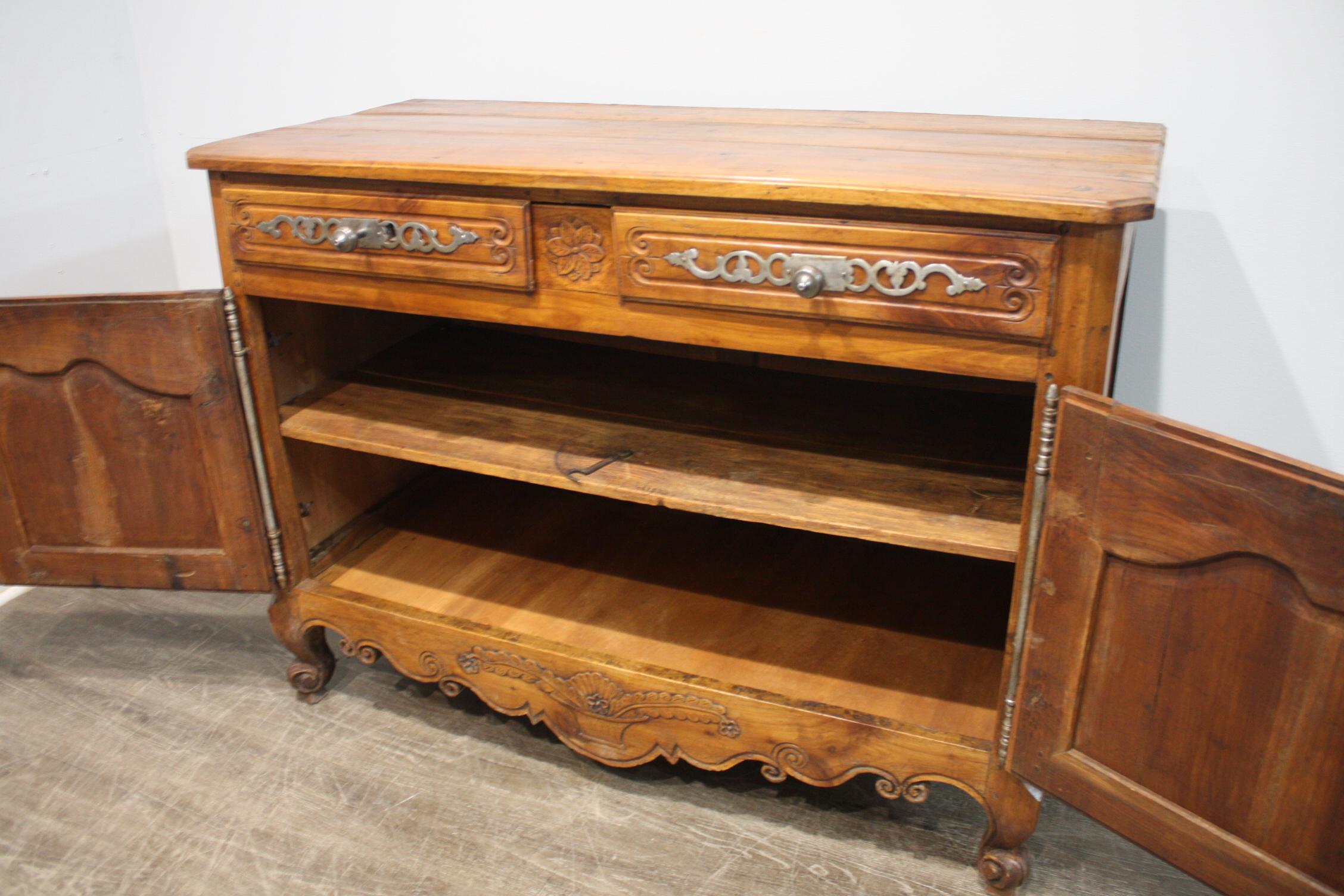 French 18th Century Buffet For Sale 2
