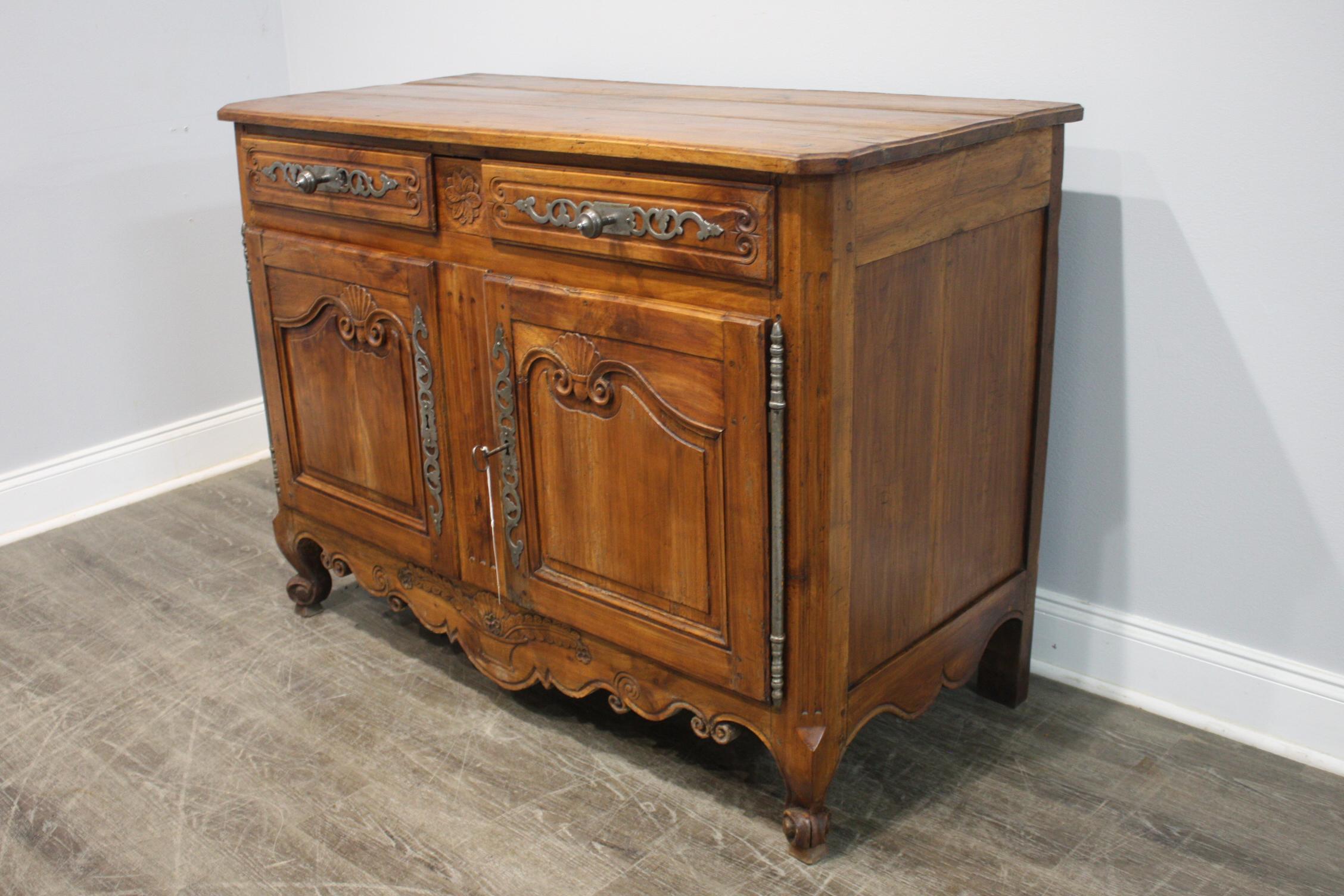 French 18th Century Buffet For Sale 4