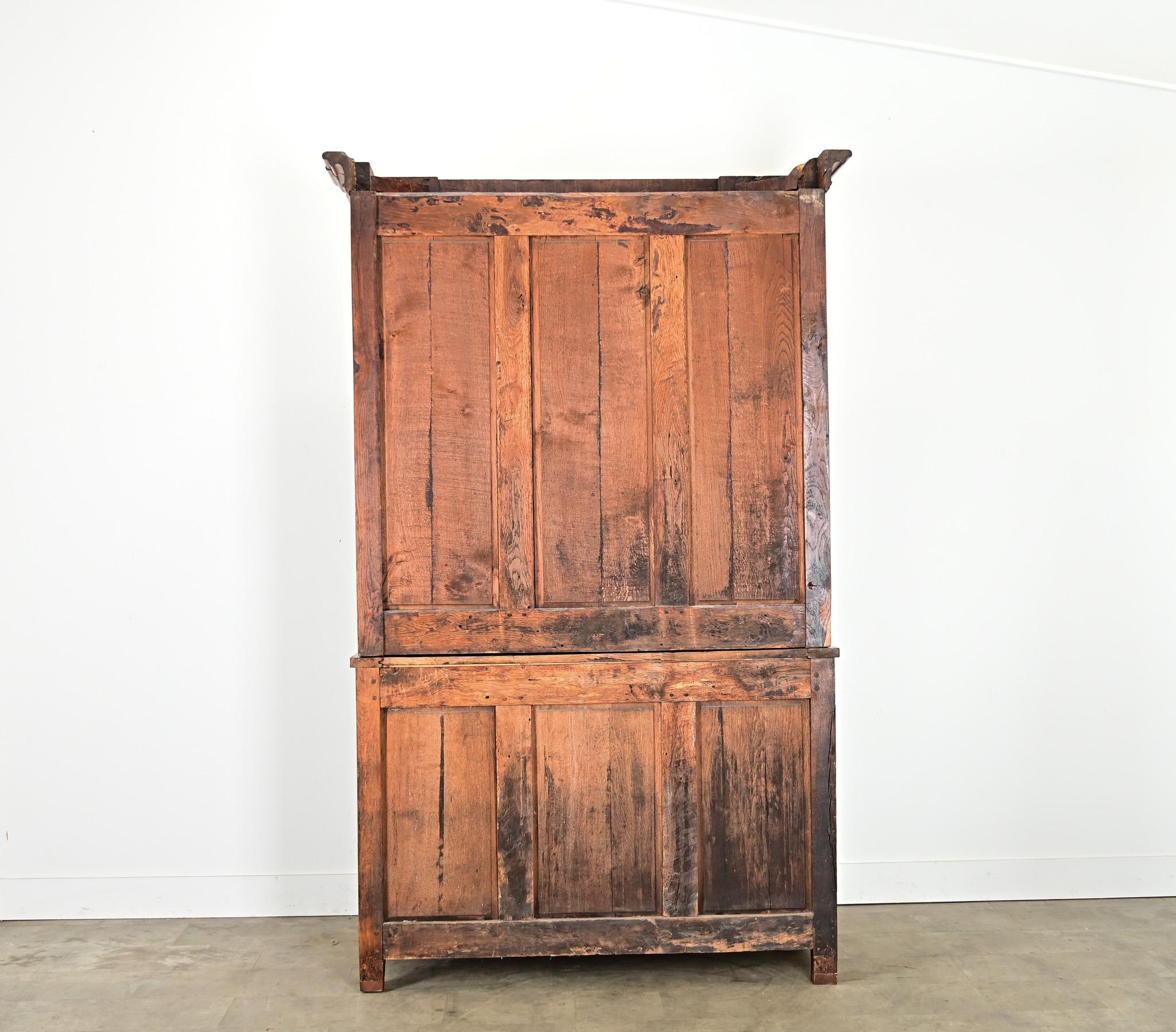 Französisch 18. Jahrhundert geschnitzt Eiche Buffet à Deux Corps (18. Jahrhundert und früher) im Angebot