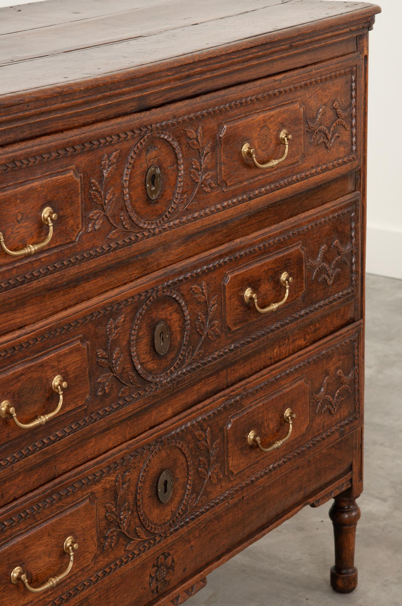 French 18th Century Carved Oak Commode In Good Condition For Sale In Baton Rouge, LA