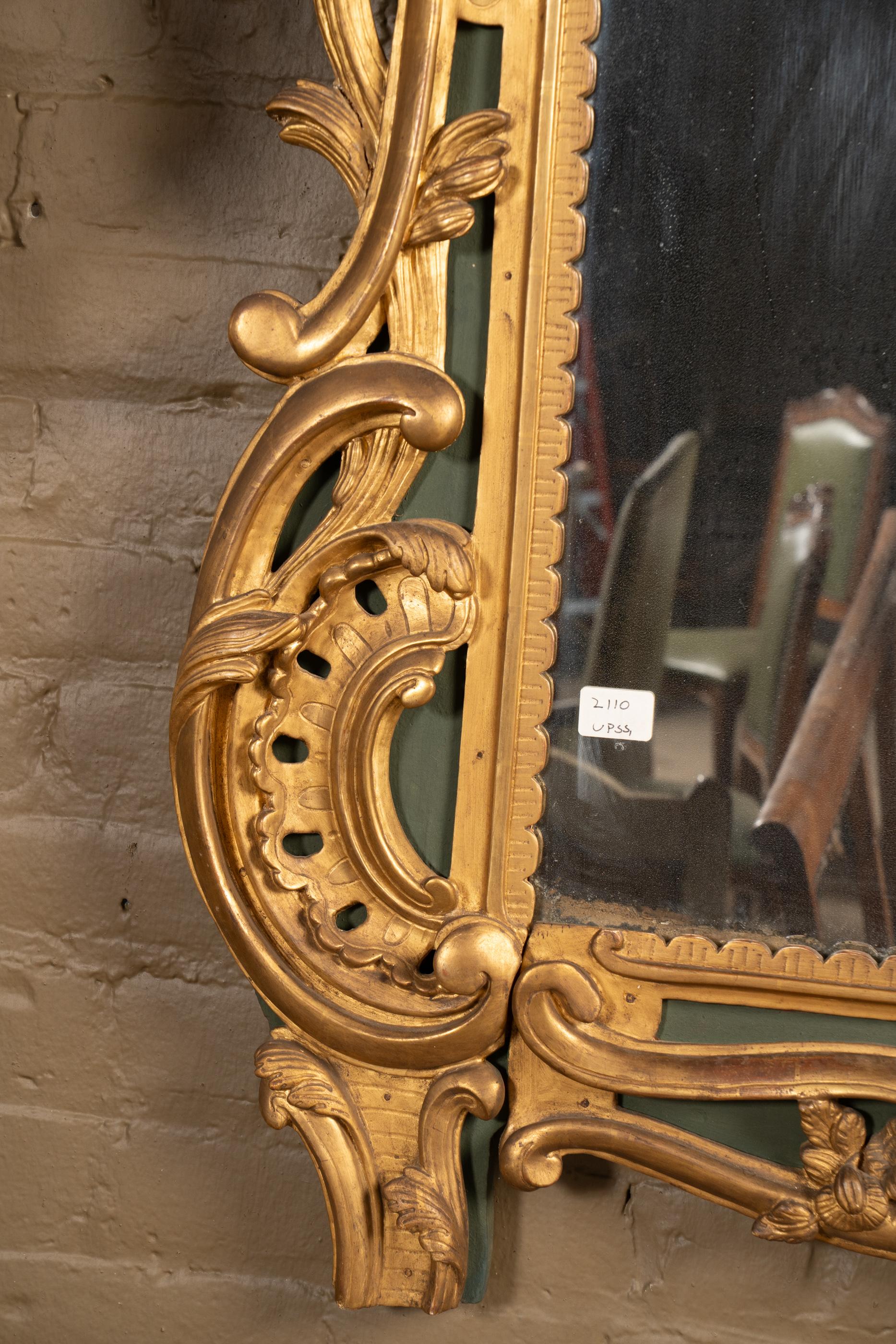Specchio francese del XVIII secolo intagliato a foglia d'oro del periodo Regence In condizioni buone in vendita a New Orleans, LA
