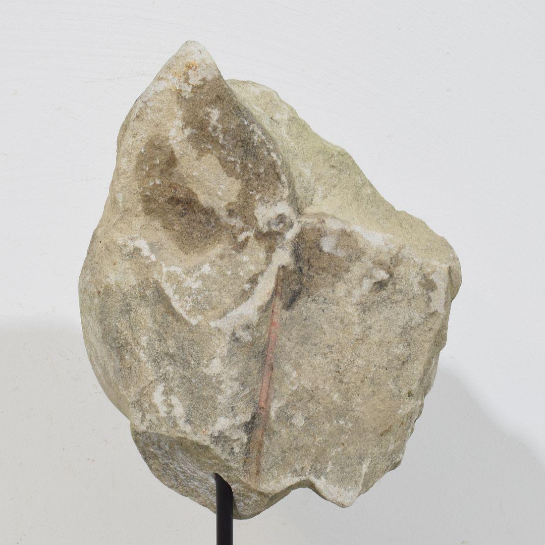 French, 18th Century Carved Stone Head Fragment in vendita 7