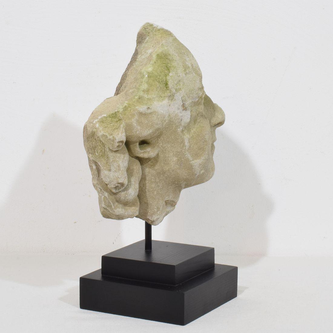 Francese French, 18th Century Carved Stone Head Fragment in vendita