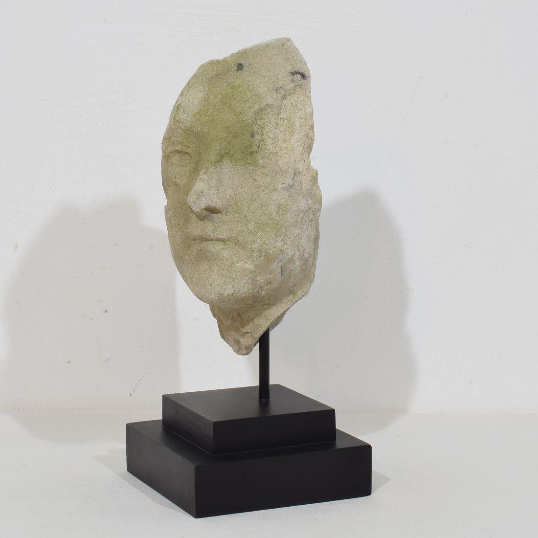 Pietra French, 18th Century Carved Stone Head Fragment in vendita