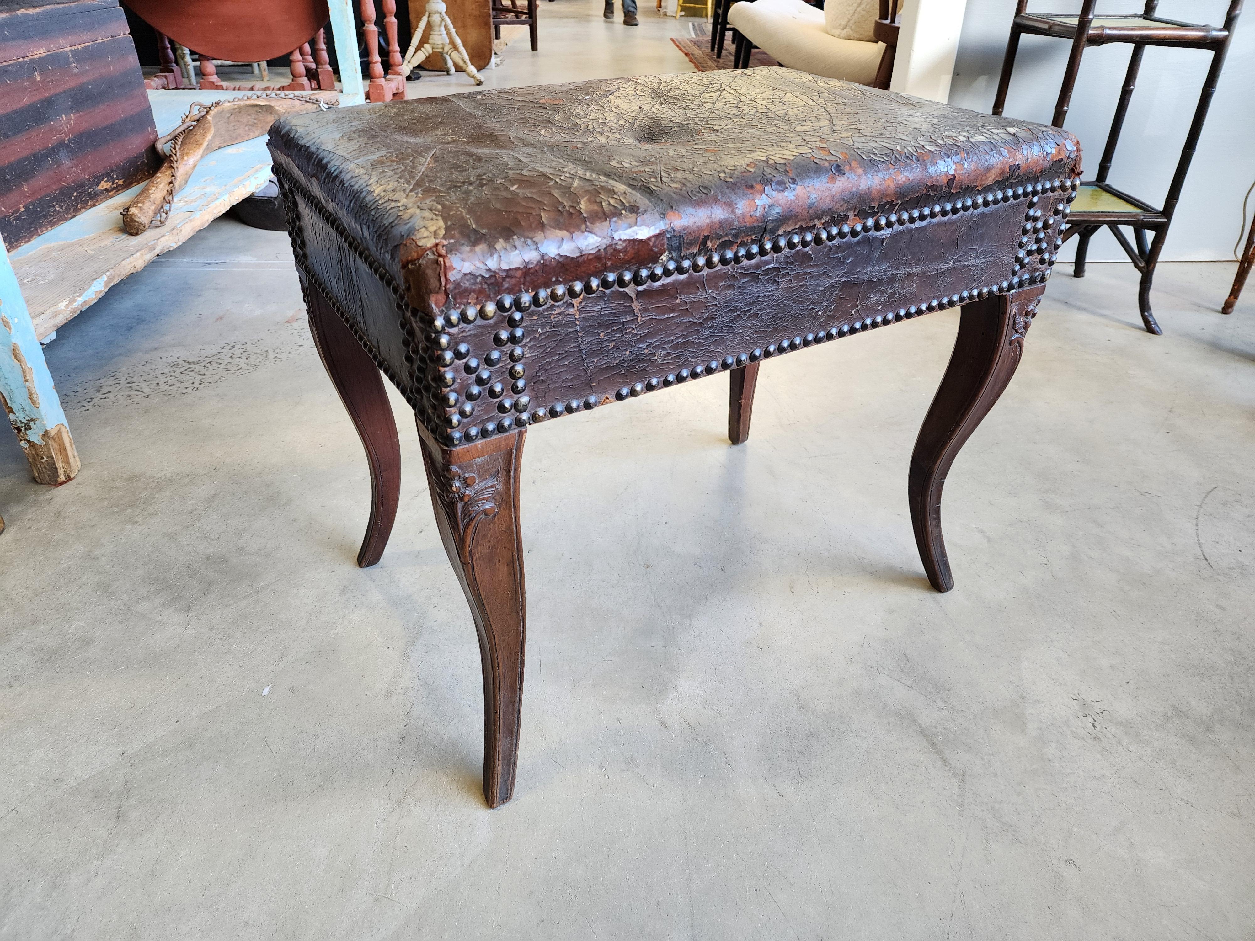 French 18th Century Carved Walnut Bench from Provence For Sale 1