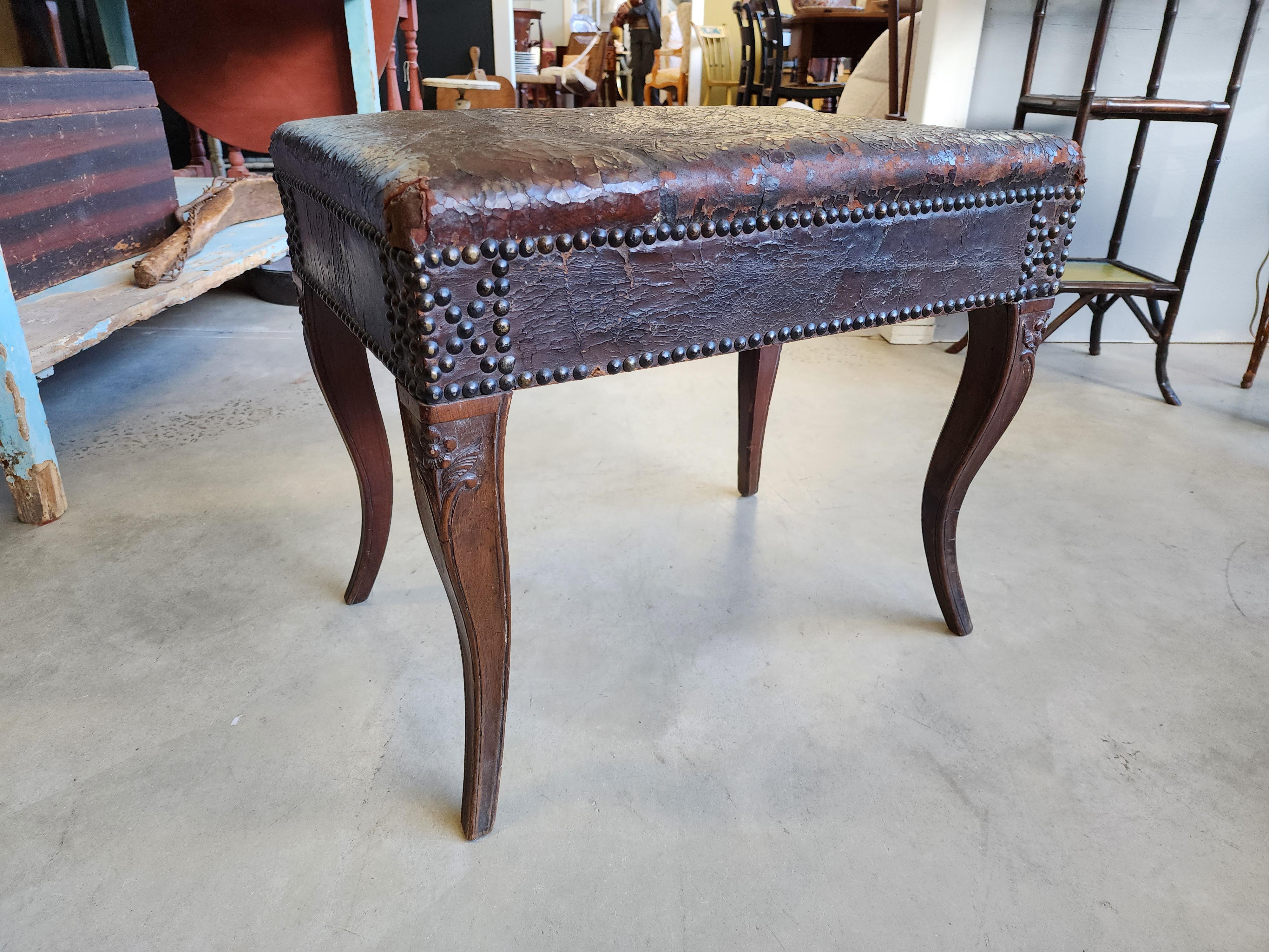 French 18th Century Carved Walnut Bench from Provence For Sale 3