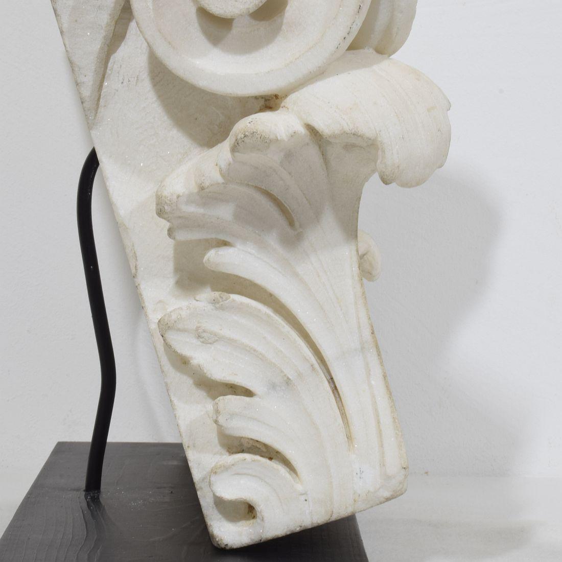 French, 18th Century, Carved White Marble Capital With Angel Head For Sale 6