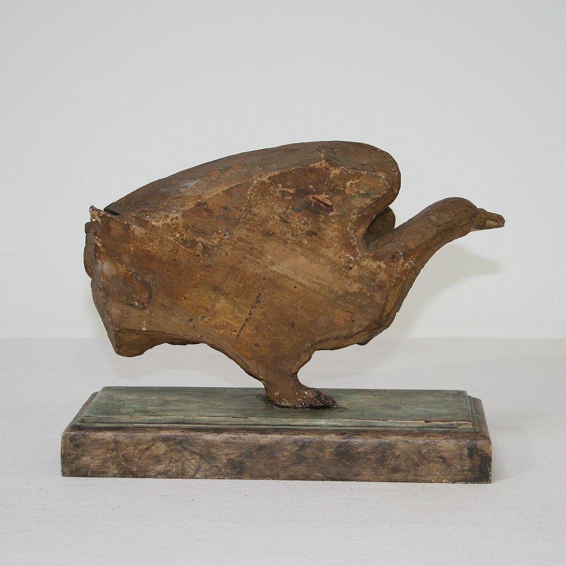 French 18th Century Carved Wooden Dove In Good Condition In Buisson, FR