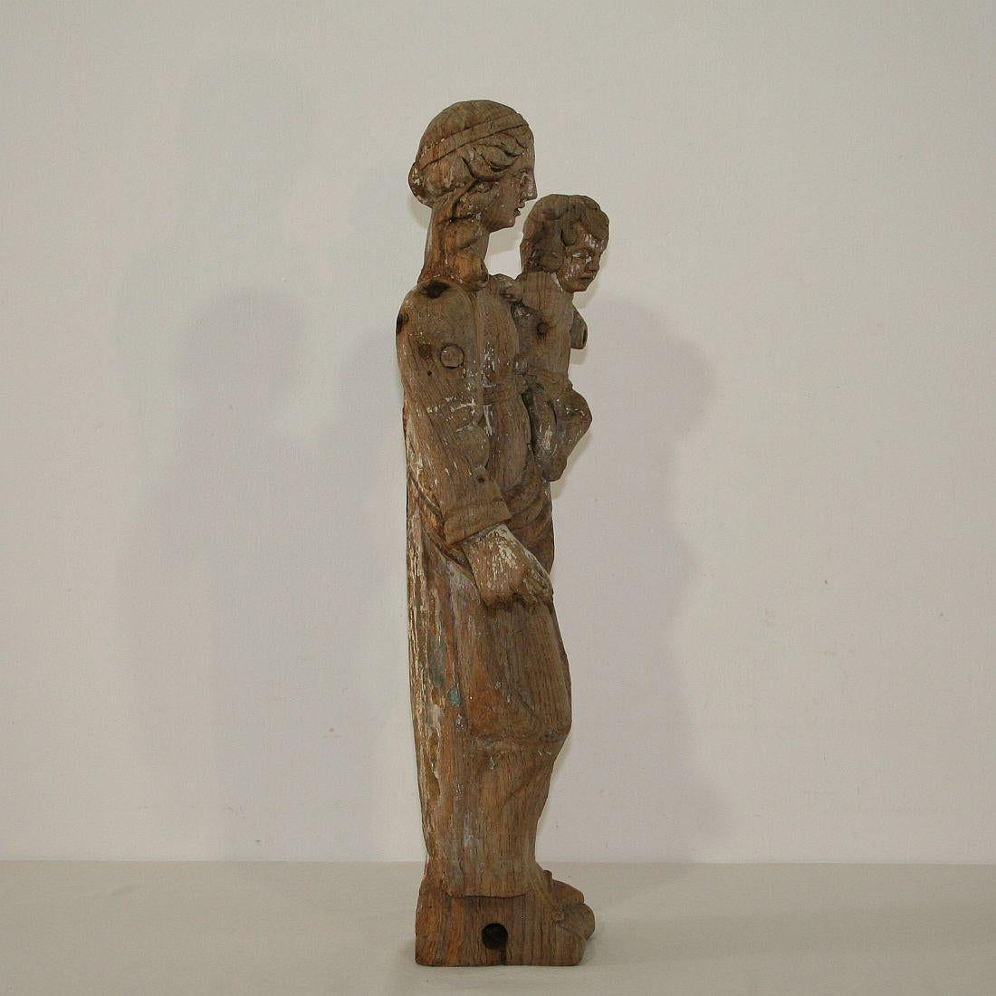French 18th Century Classical Wooden Madonna with Child In Good Condition In Buisson, FR