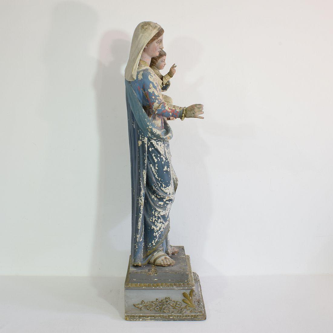 French 18th Century Classical Wooden Madonna with Child In Good Condition In Buisson, FR