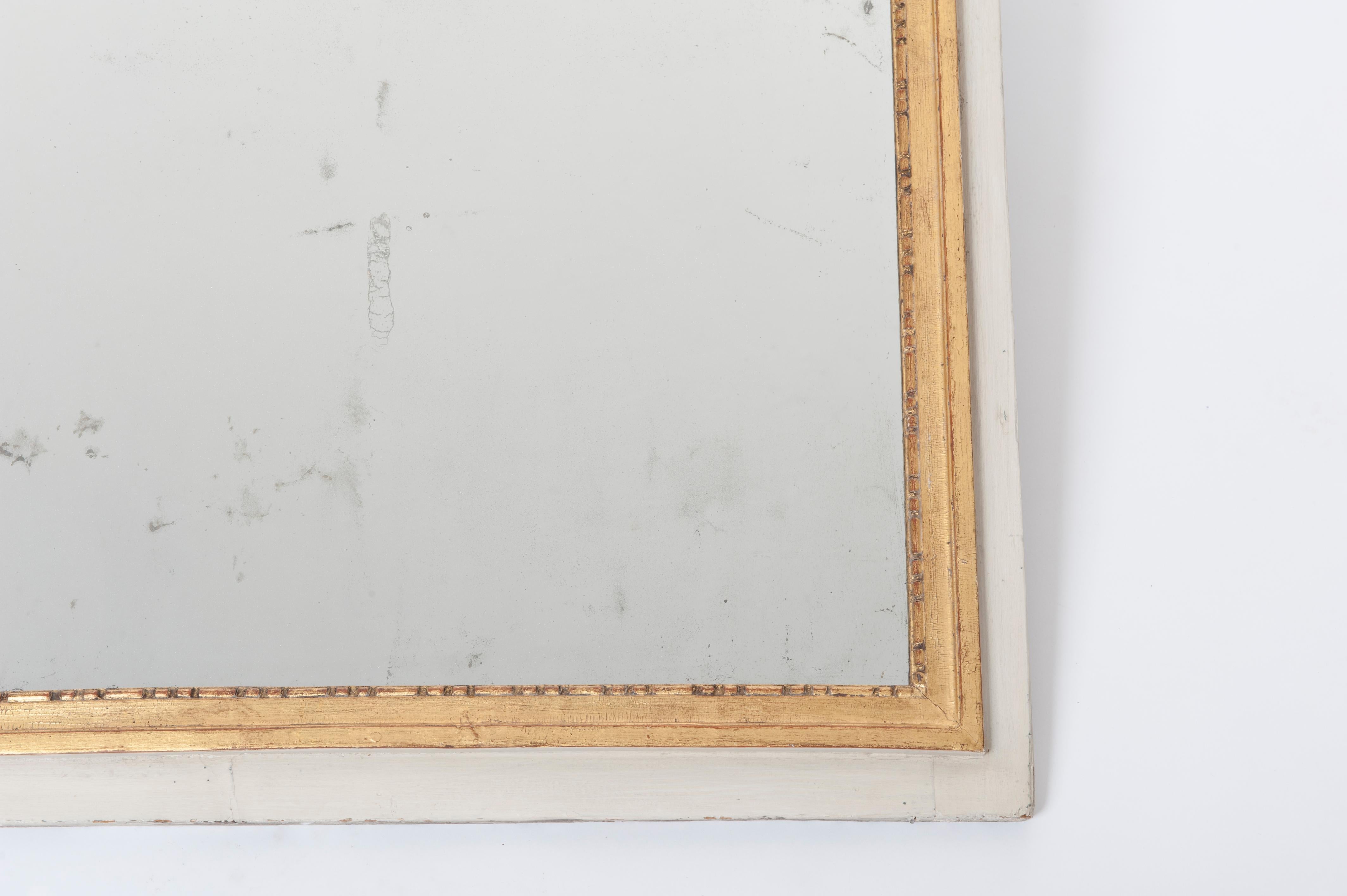 French 18th Century Classicistical Directoire Trumeau/Mirror in White/Gold Paint In Good Condition For Sale In Salzburg, AT