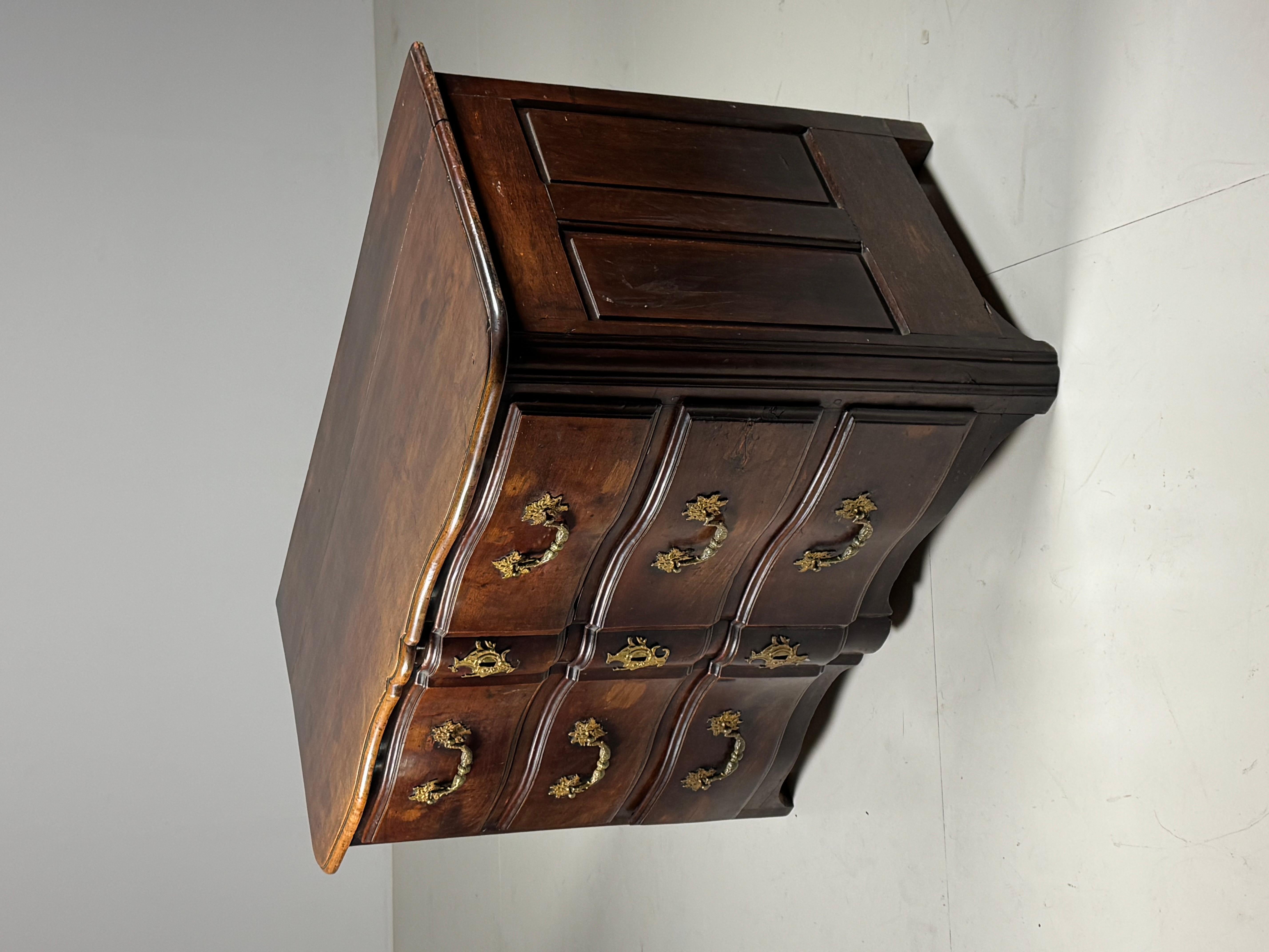 Commode francese del XVIII secolo in vendita 4