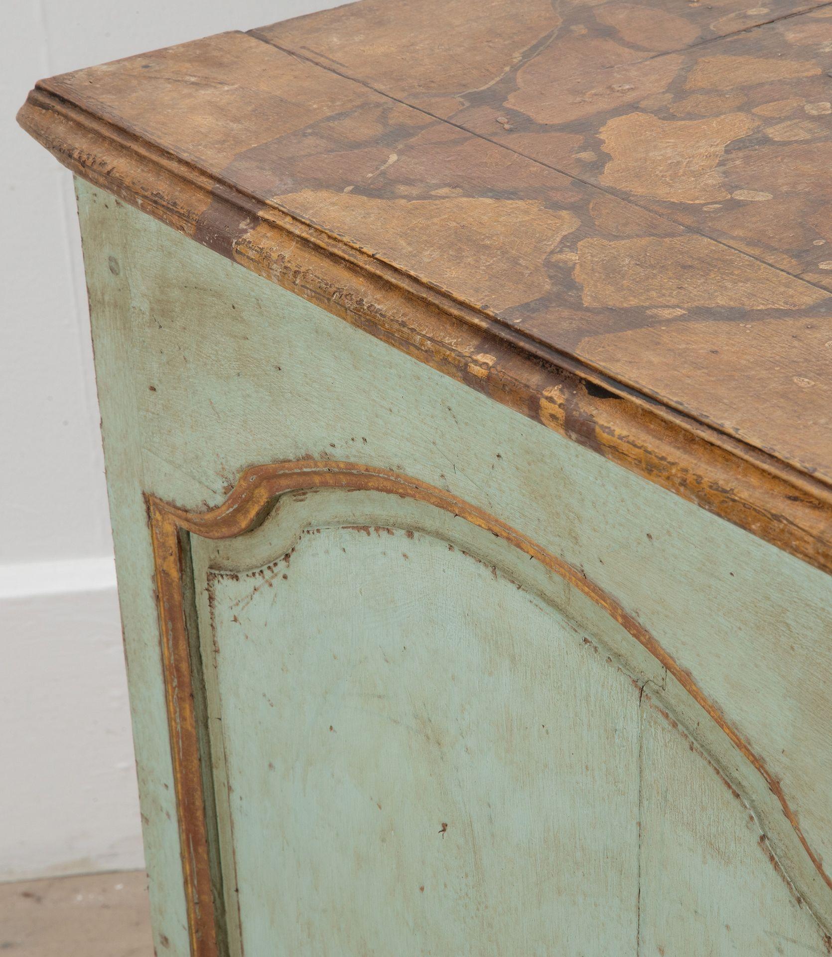 Commode française du XVIIIe siècle en vente 5