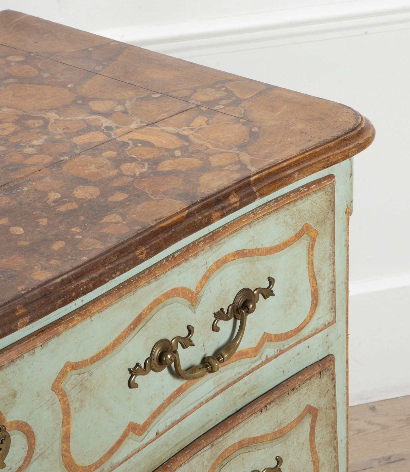 Commode française du XVIIIe siècle en vente 6