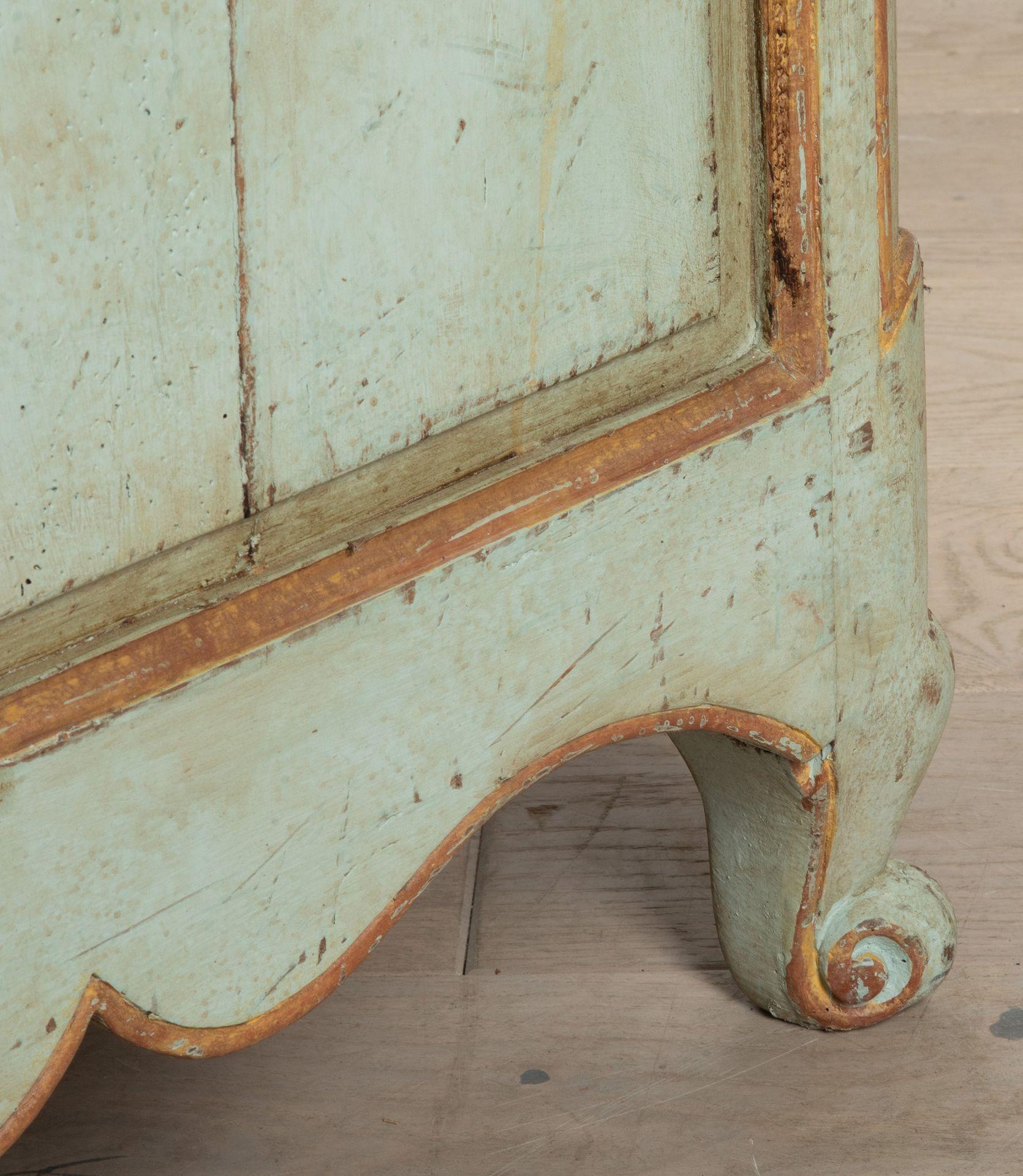 Commode française du XVIIIe siècle en vente 7