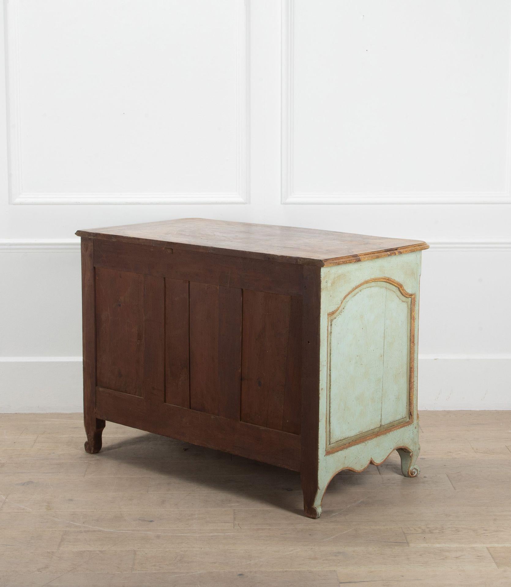 Commode française du XVIIIe siècle en vente 9