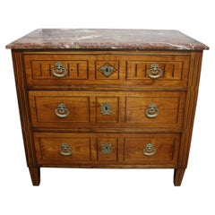 Commode française du XVIIIe siècle, marbre et bois de fruitier, marqueterie, vers 1780