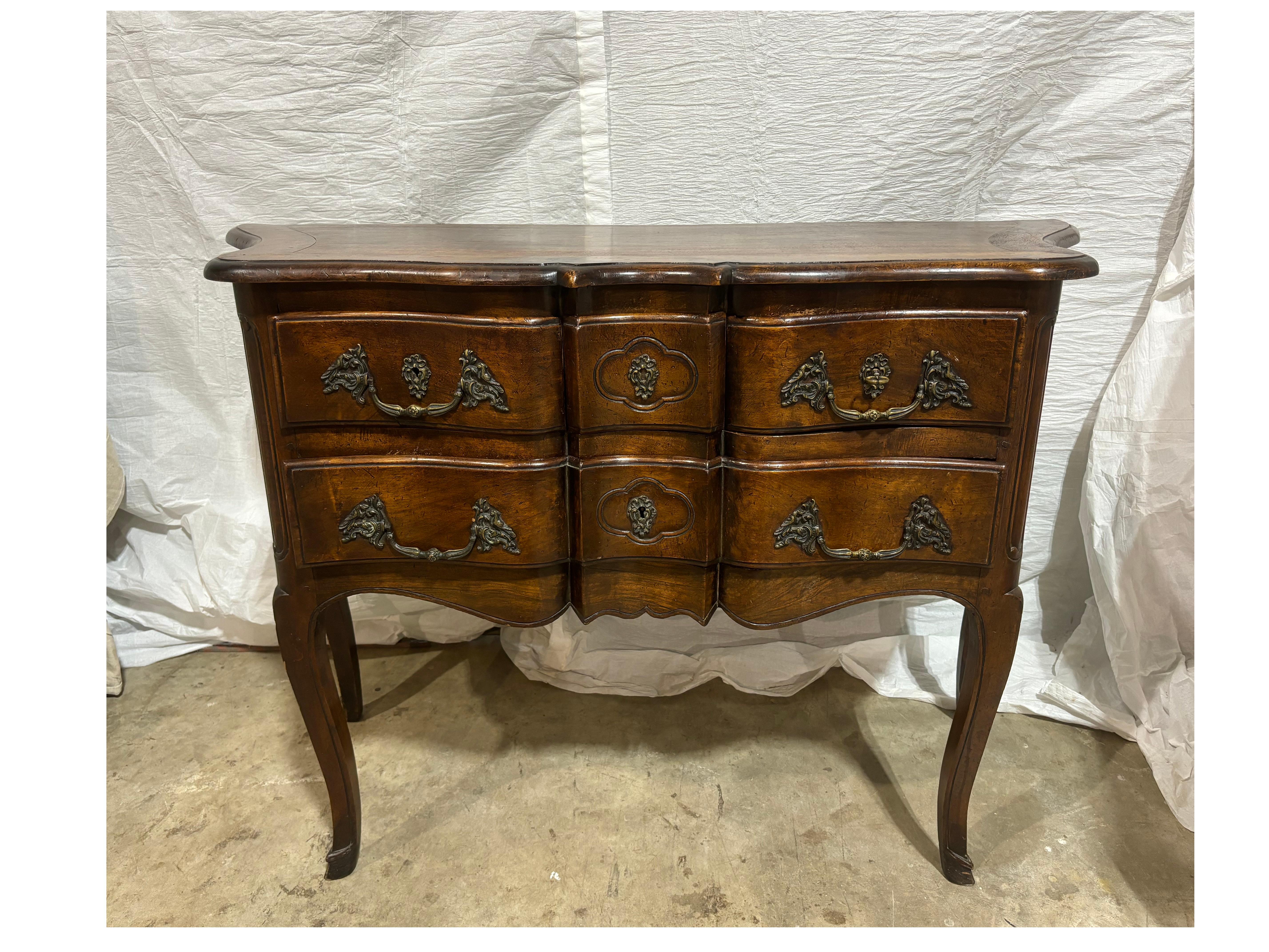 This Commode sauteuse arbalette is made of walnut. It has the shape of deer feet.