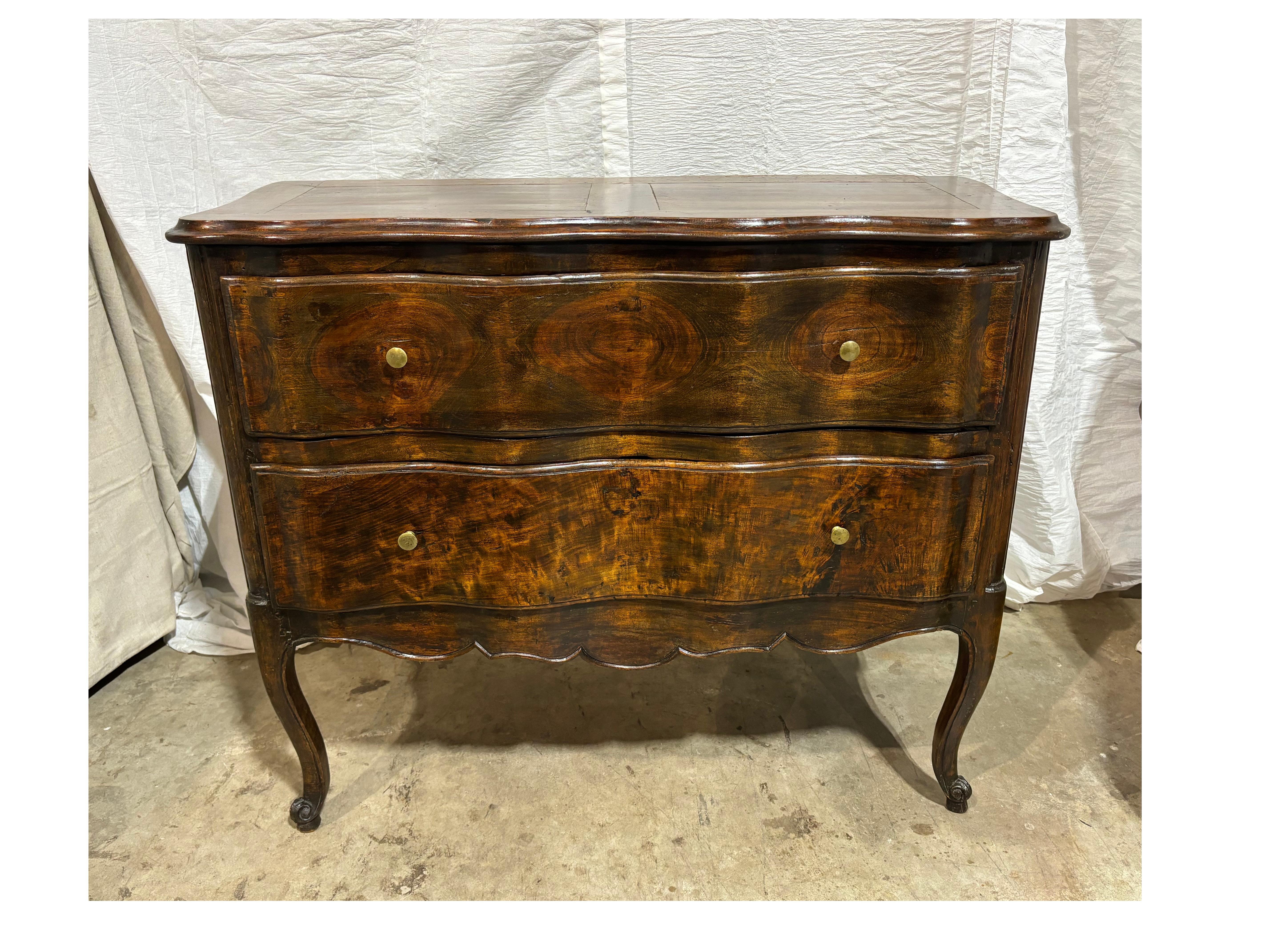 This wonderful commode “sauteuse arbalette ” is made of walnut with a shape of deer feet.
The name of sauteuse is described as long legs with 2 drawers and arbalette is the zigzag shape of the drawers.