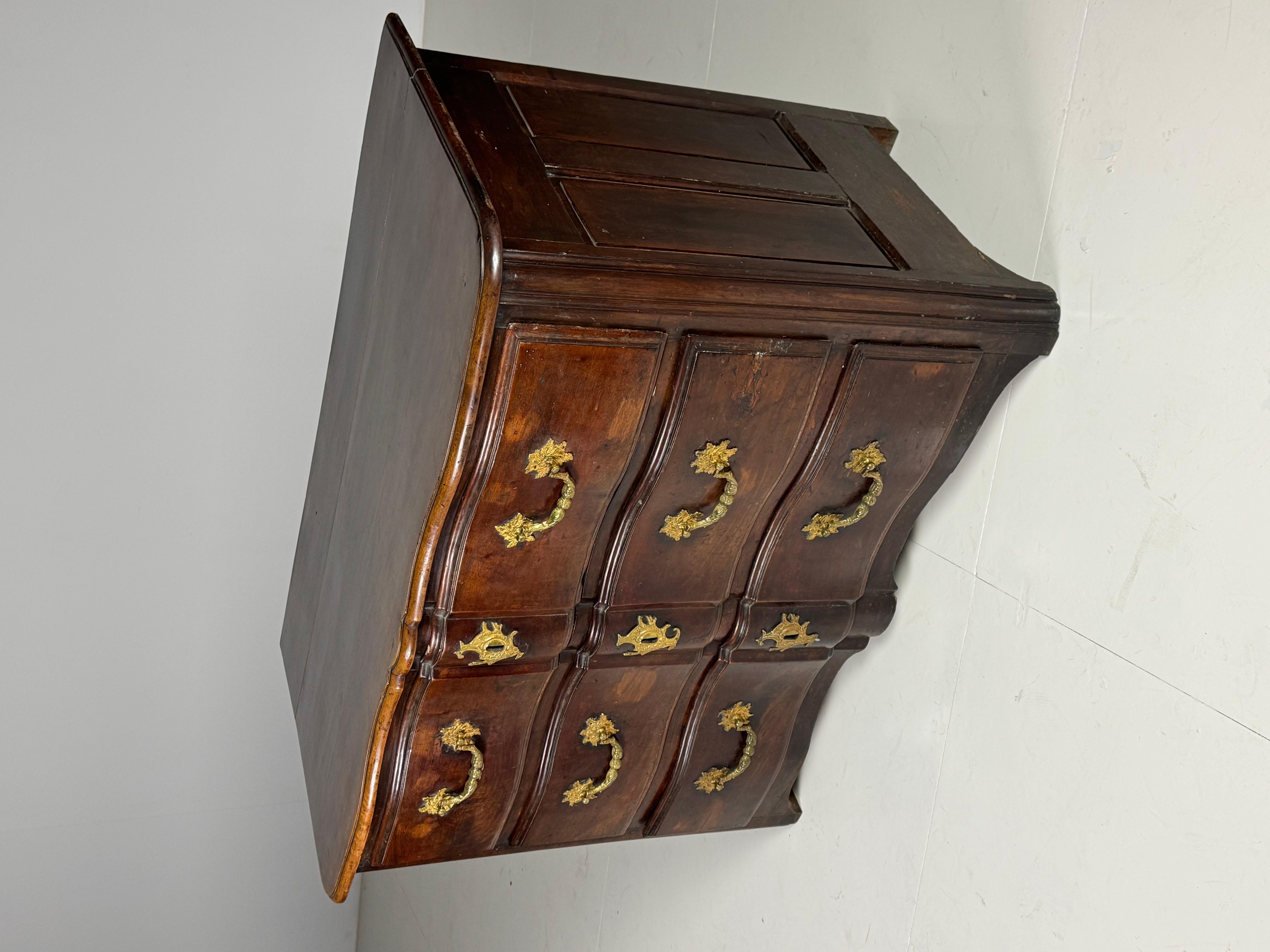 Luigi XV Commode francese del XVIII secolo in vendita