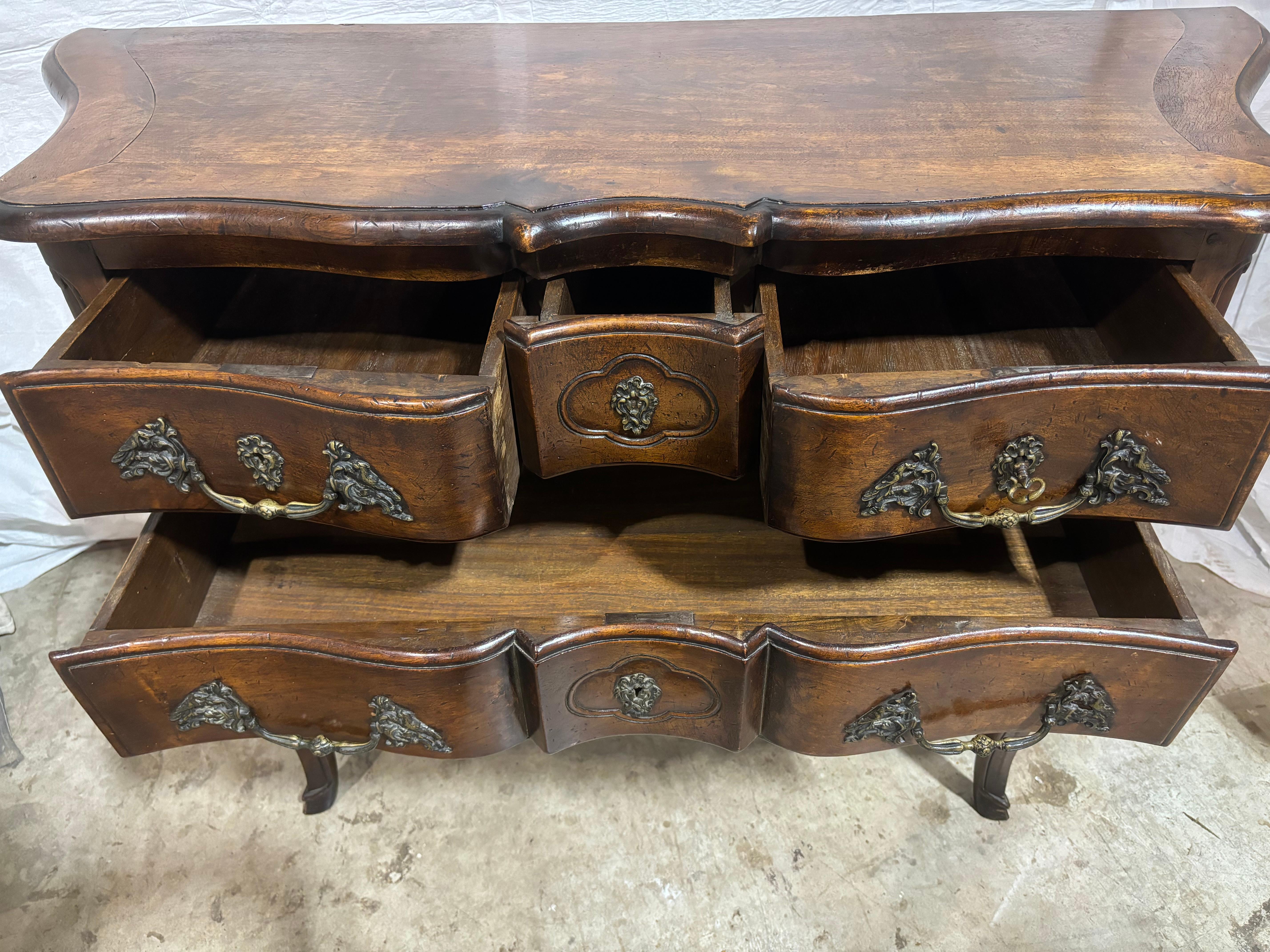 French 18th Century Commode In Good Condition In Stockbridge, GA