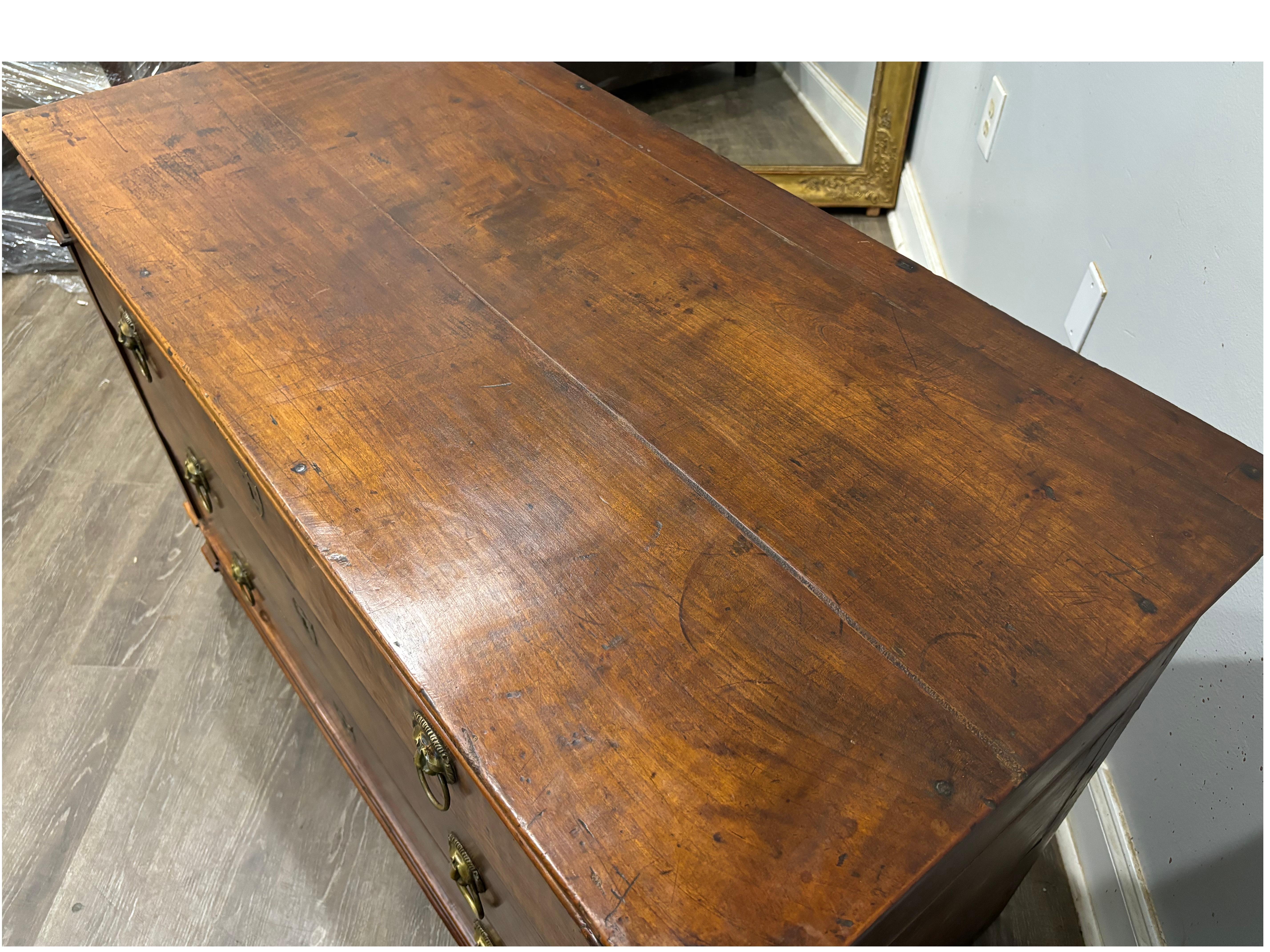 Commode francese del XVIII secolo In condizioni buone in vendita a Stockbridge, GA