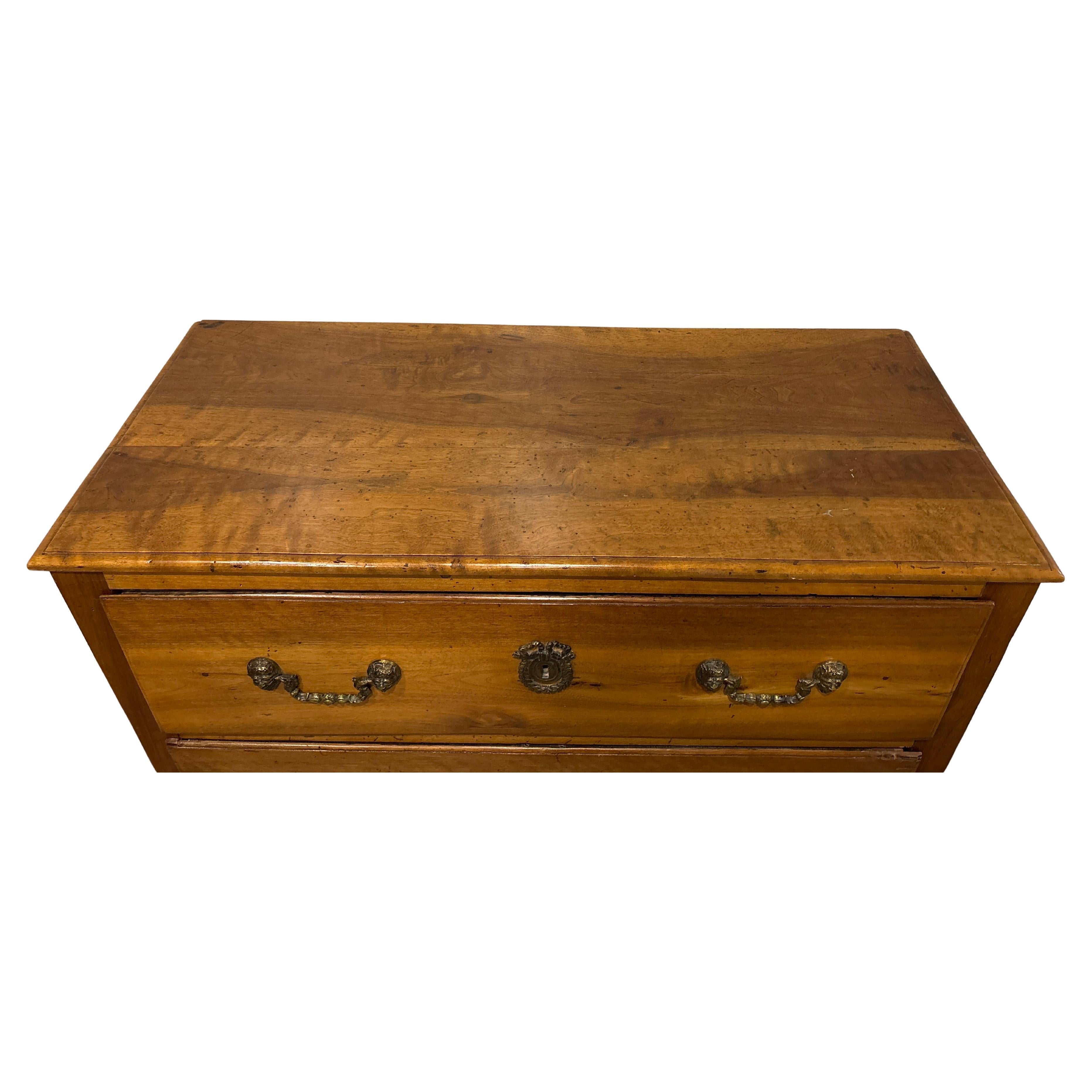 Commode francese del XVIII secolo In condizioni buone in vendita a Stockbridge, GA