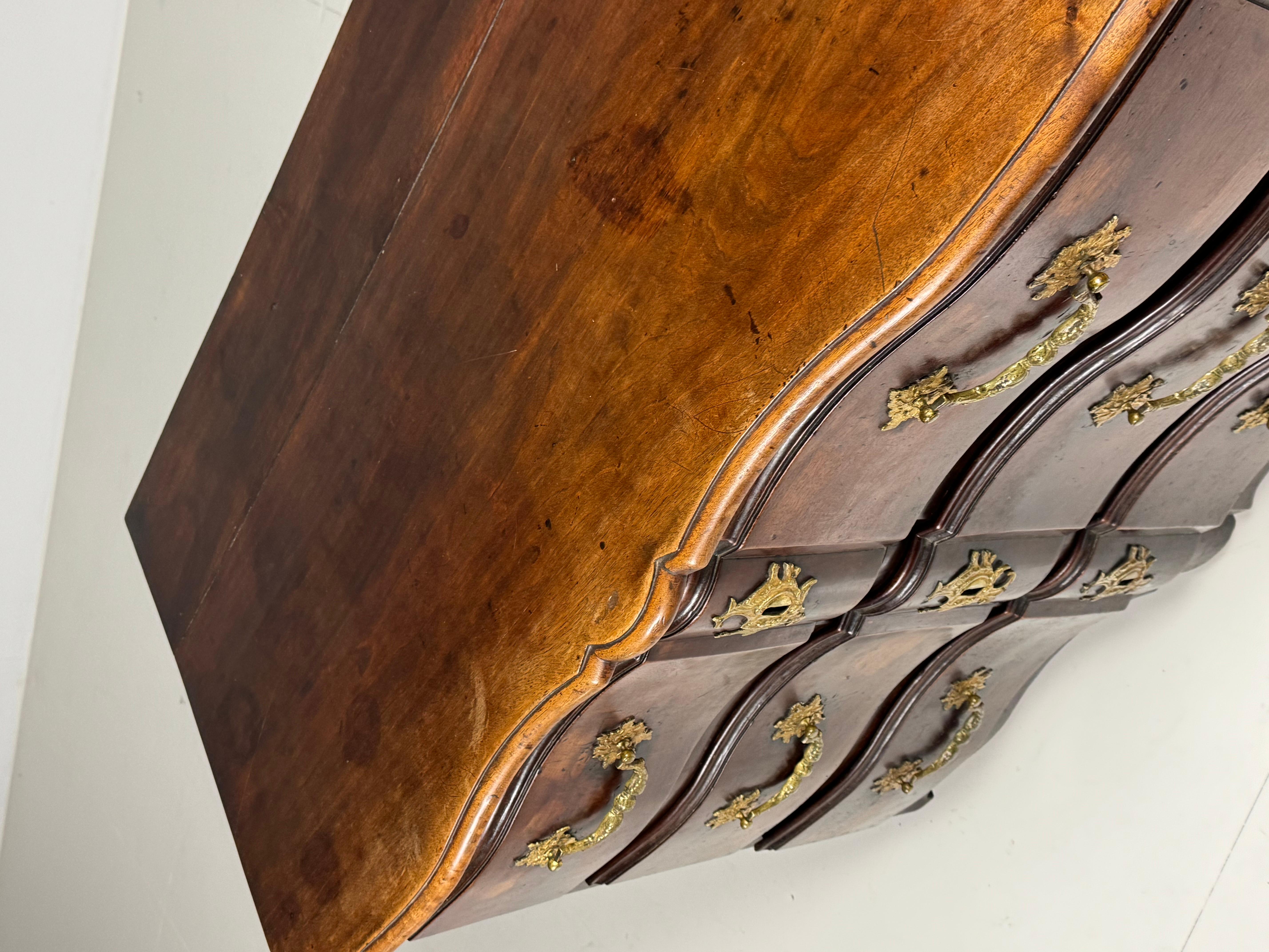 Noce Commode francese del XVIII secolo in vendita