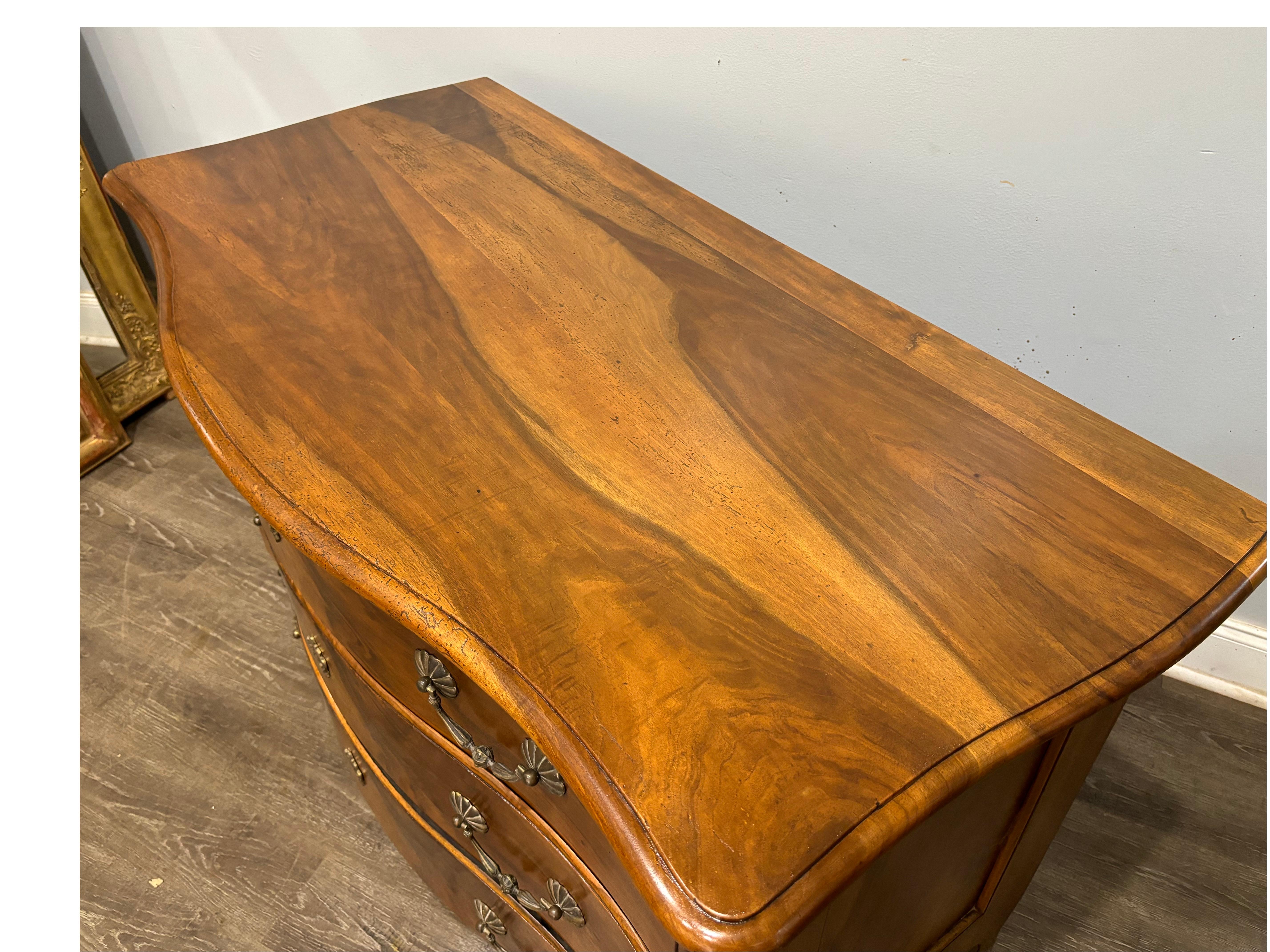 Commode francese del XVIII secolo in vendita 1