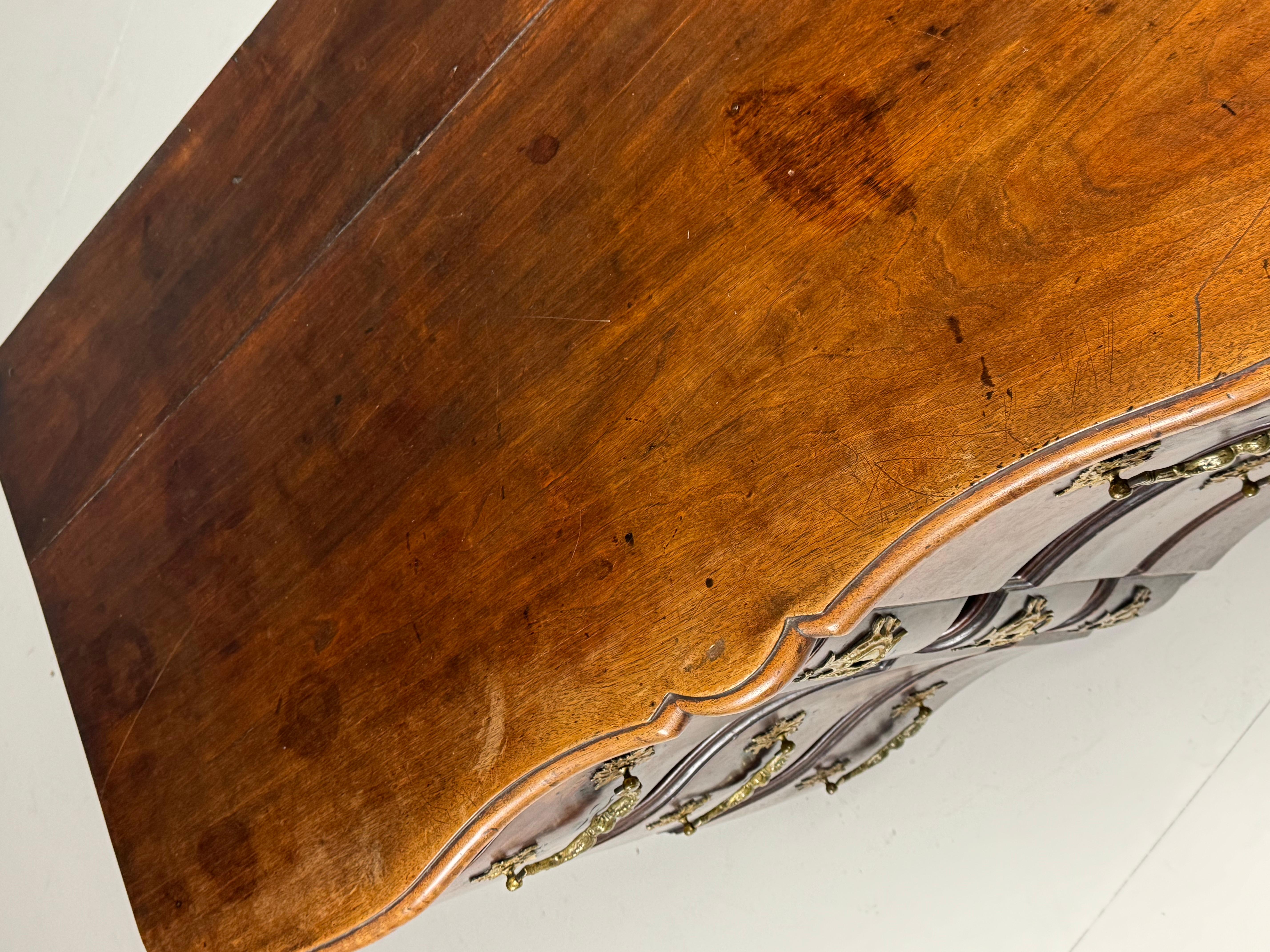 Commode francese del XVIII secolo in vendita 1