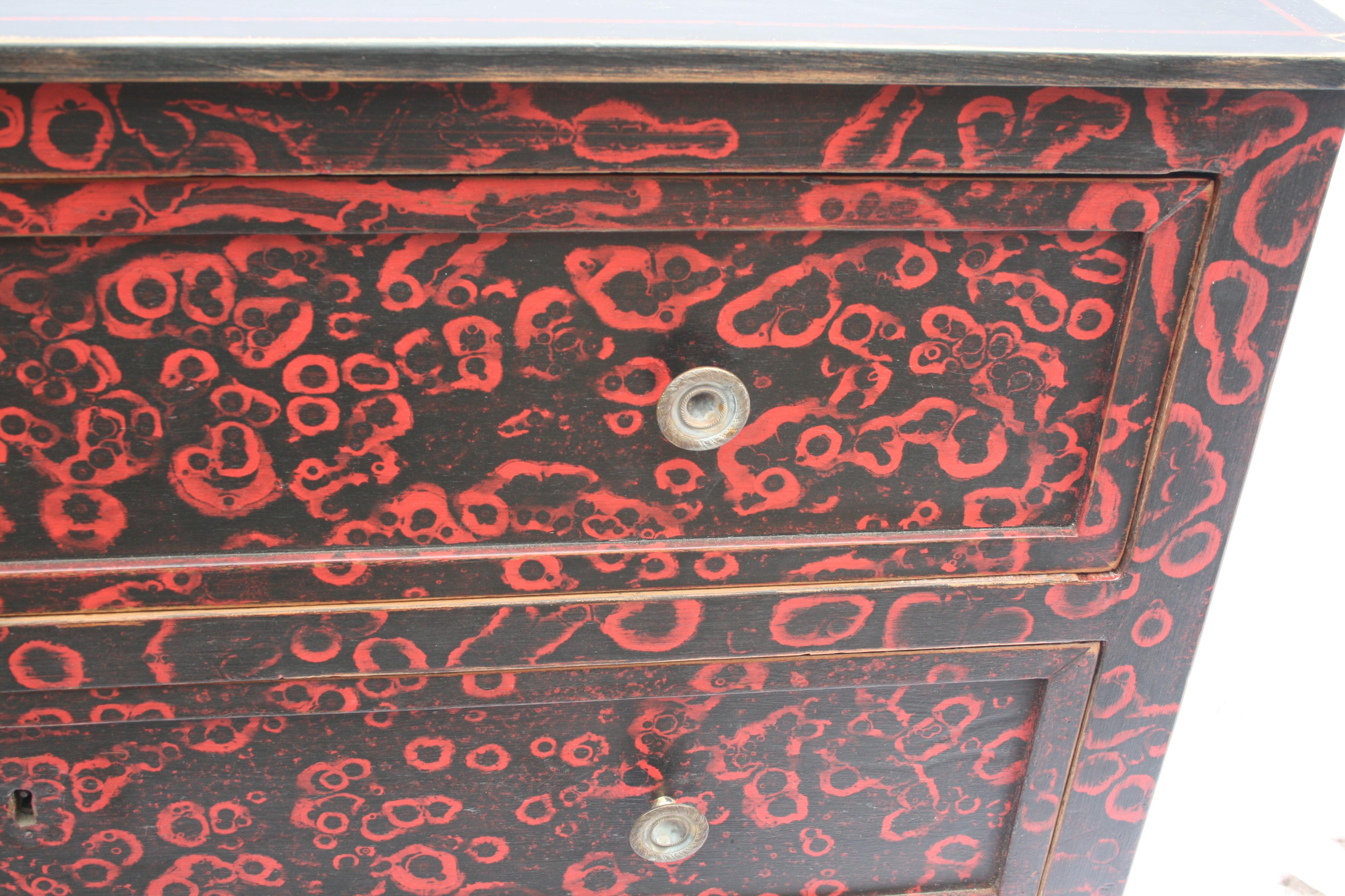 French 18th Century Commode in Later Paint Finish In Good Condition In Chulmleigh, Devon