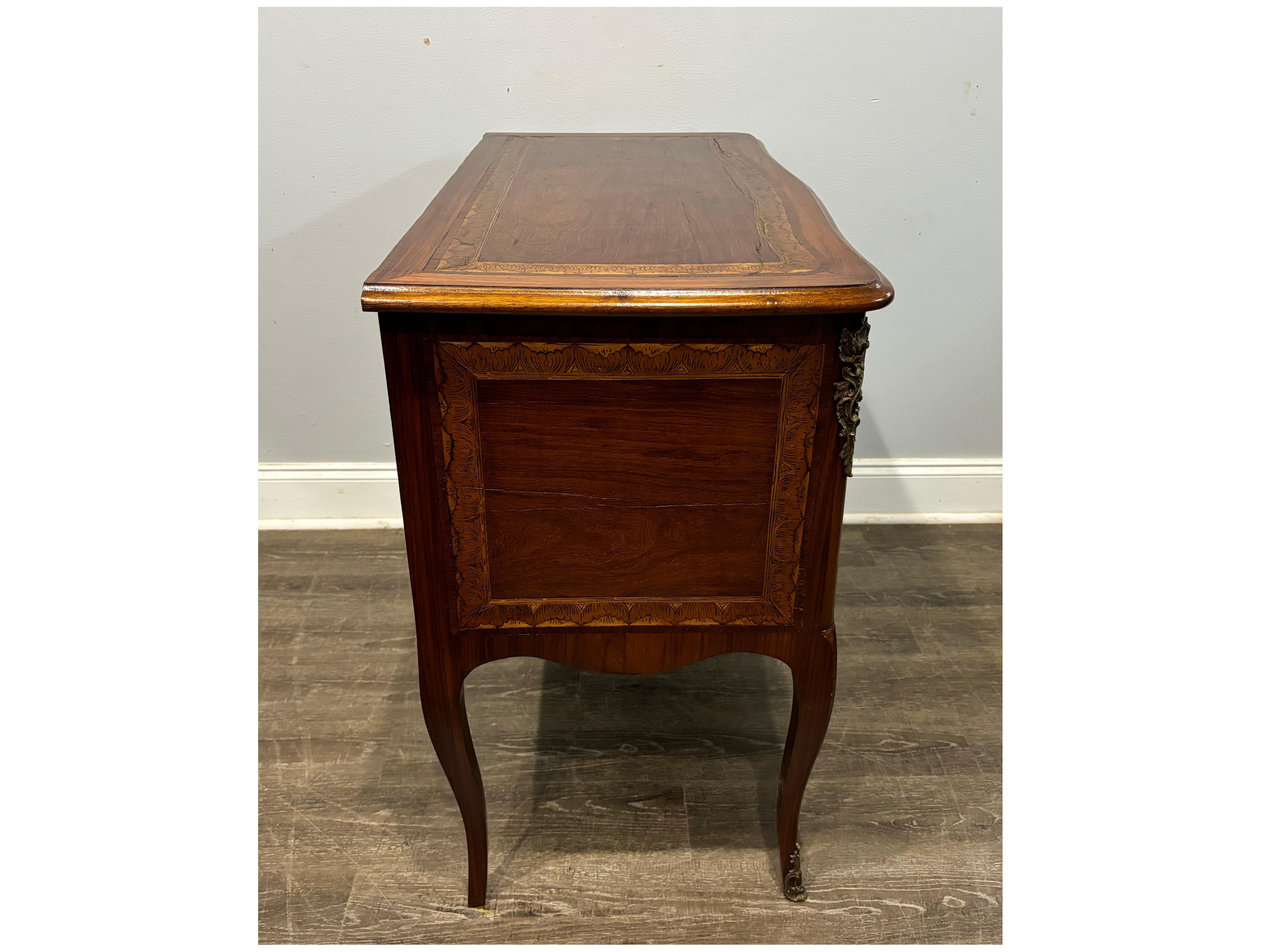 French 18th Century Commode Sauteuse For Sale 4