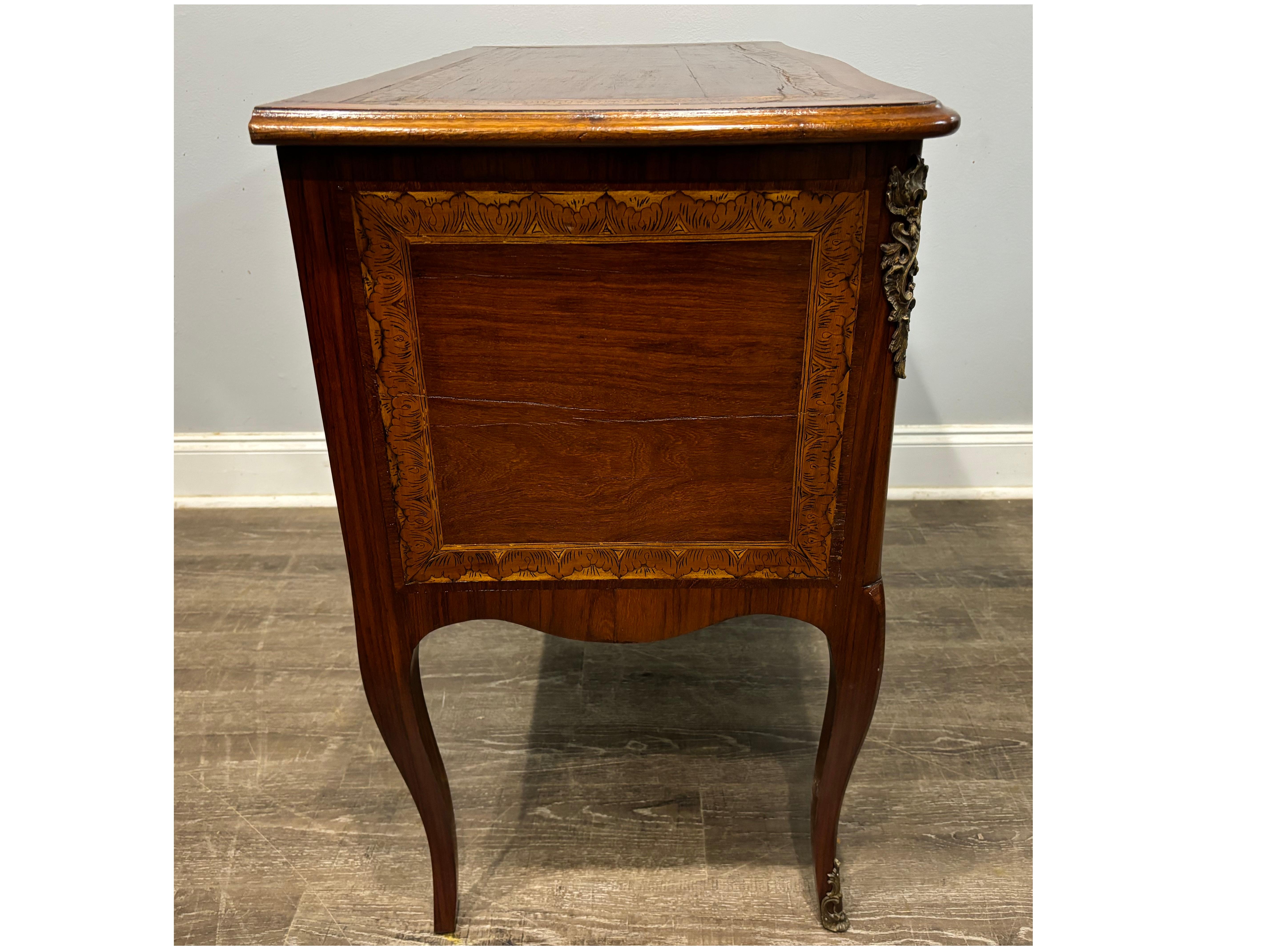 French 18th Century Commode Sauteuse For Sale 5