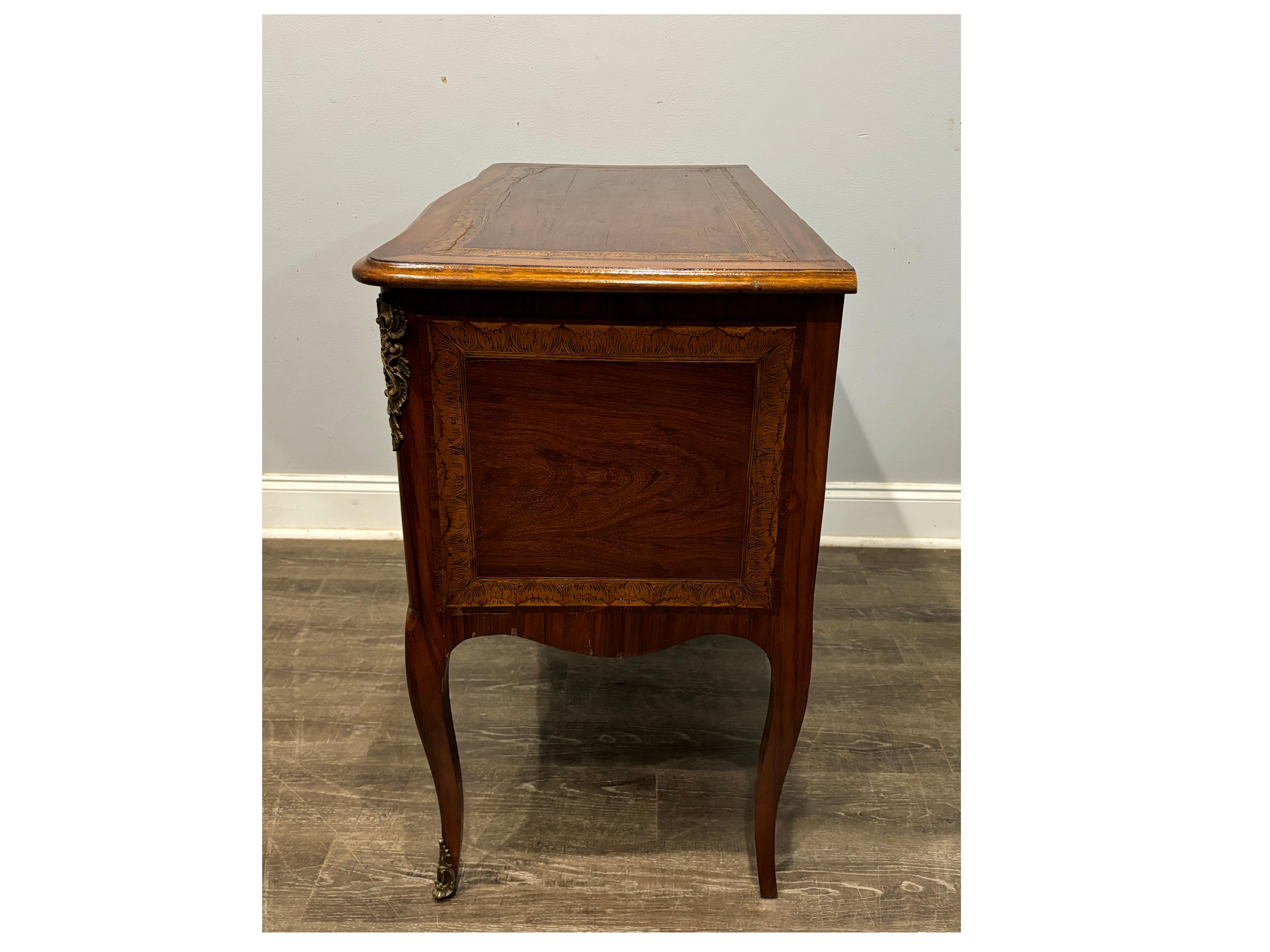 French 18th Century Commode Sauteuse For Sale 2