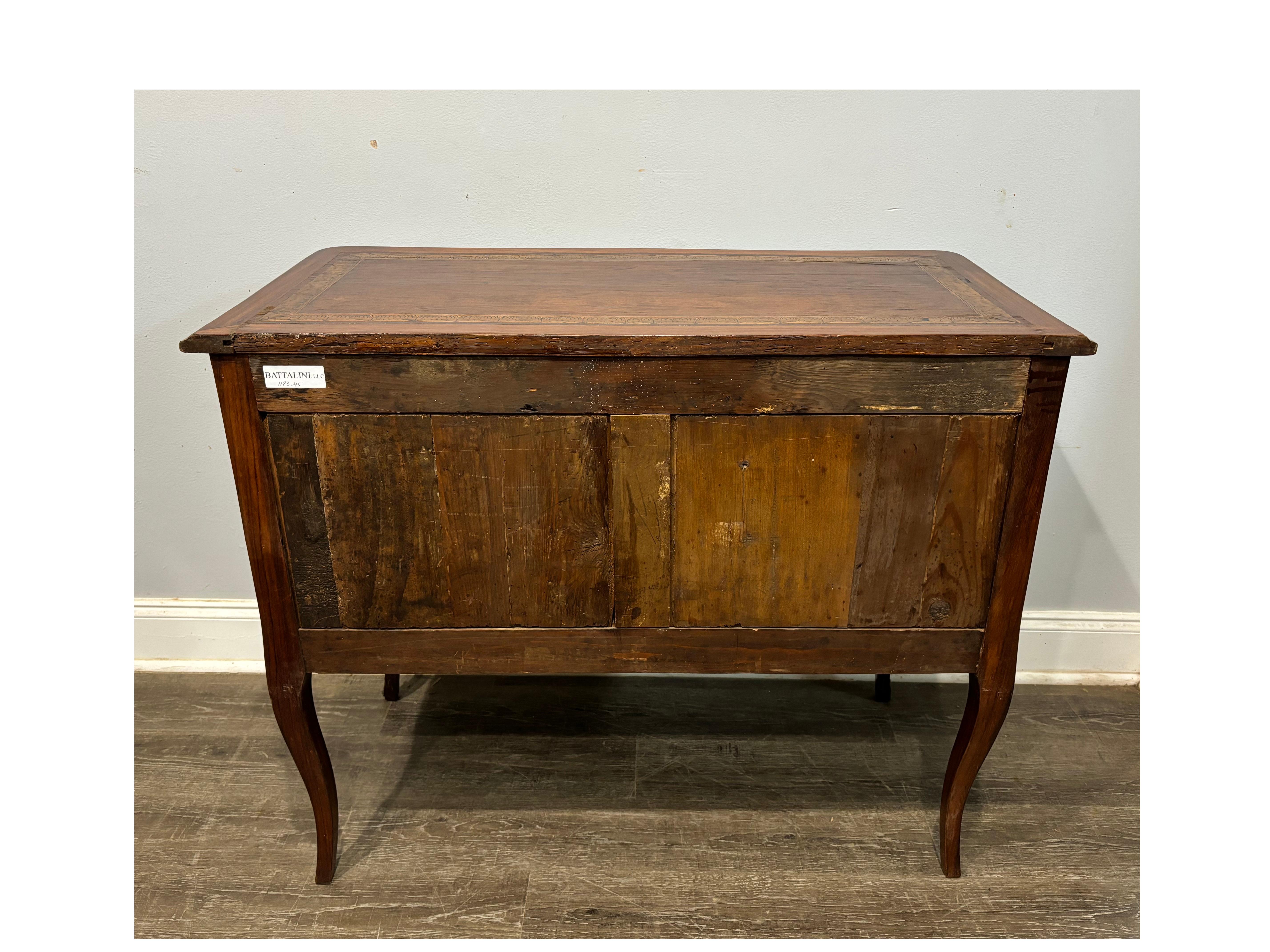 French 18th Century Commode Sauteuse For Sale 3