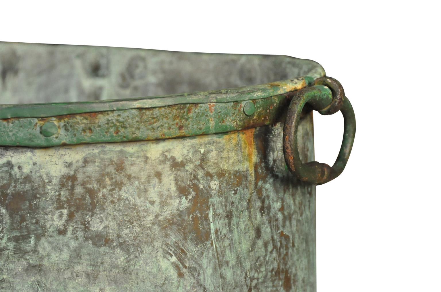French 18th Century Copper Bathtub In Good Condition In Round Top, TX