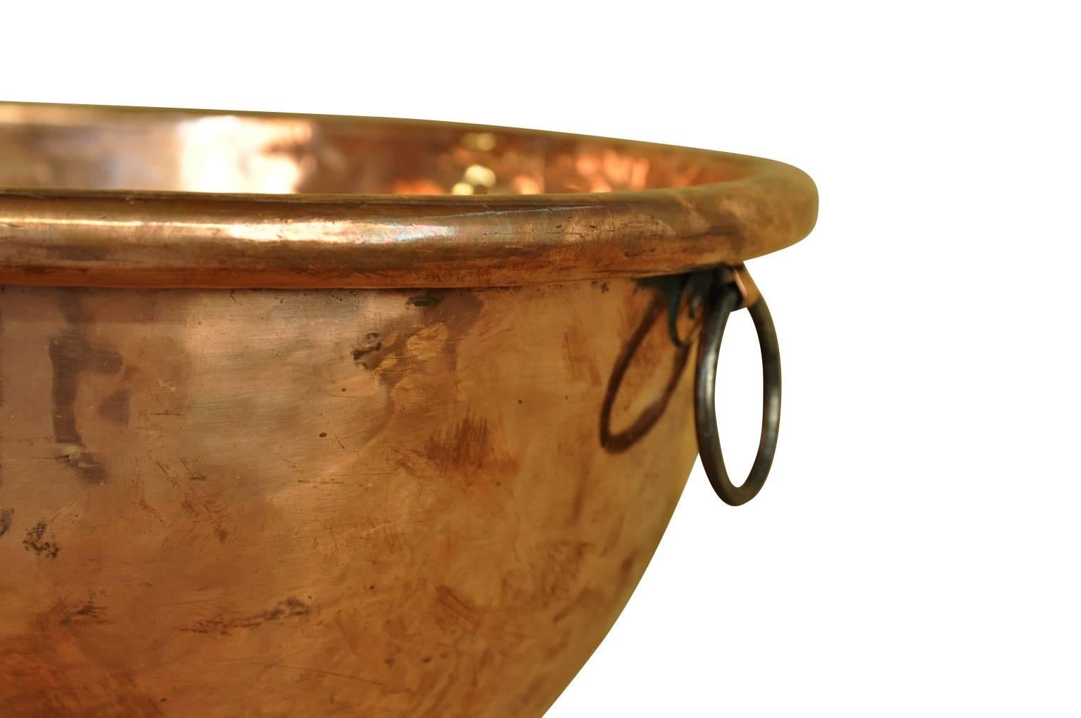 French 18th Century Copper Bowl In Excellent Condition In Round Top, TX