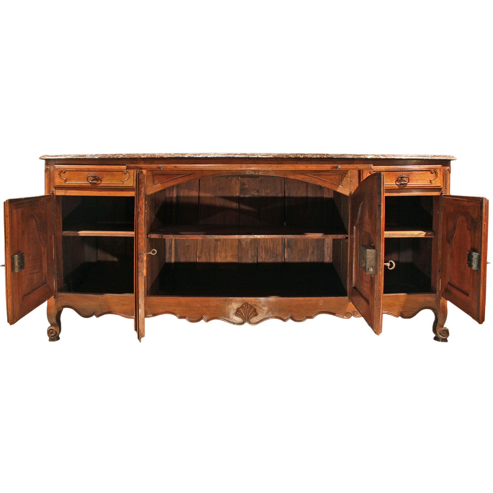 Francese Buffet in legno di noce del periodo Luigi XV francese del XVIII secolo in vendita