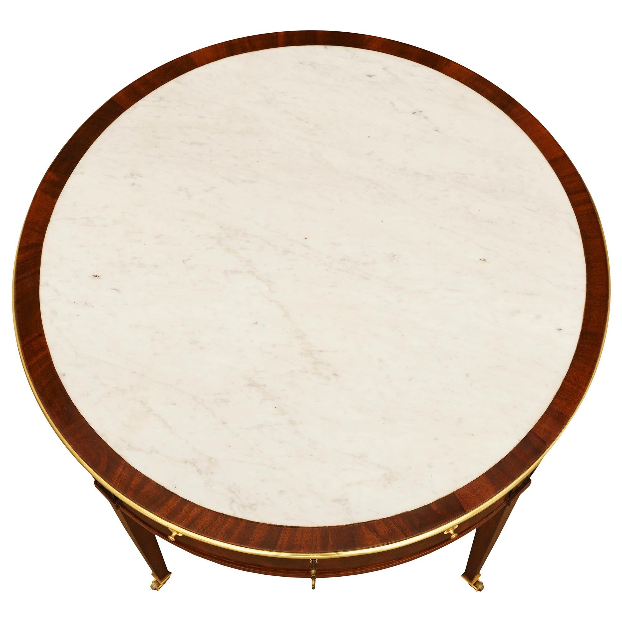 French 18th century Directoire Period Mahogany, Marble, and Ormolu center table en venta 4