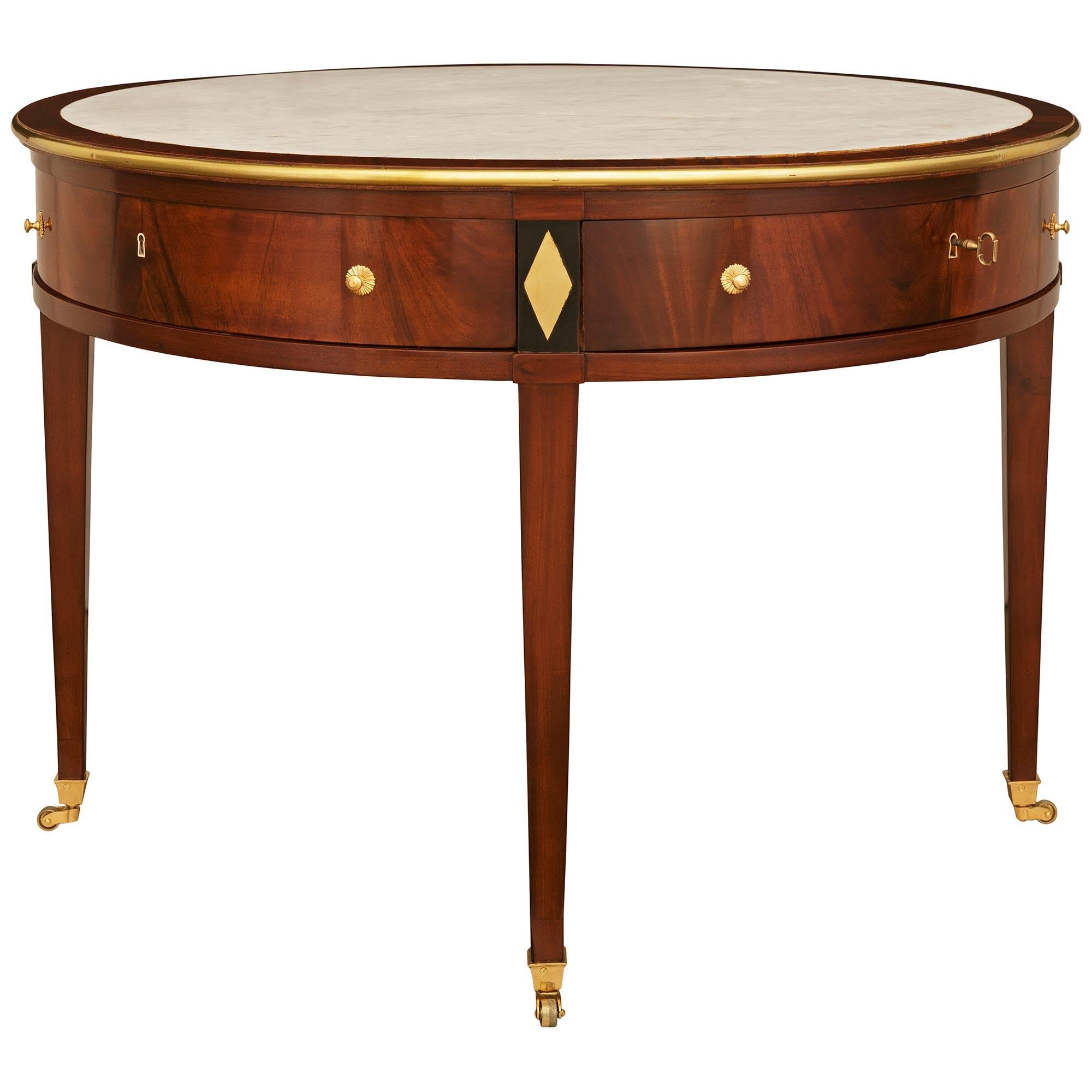French 18th century Directoire Period Mahogany, Marble, and Ormolu center table Francés en venta