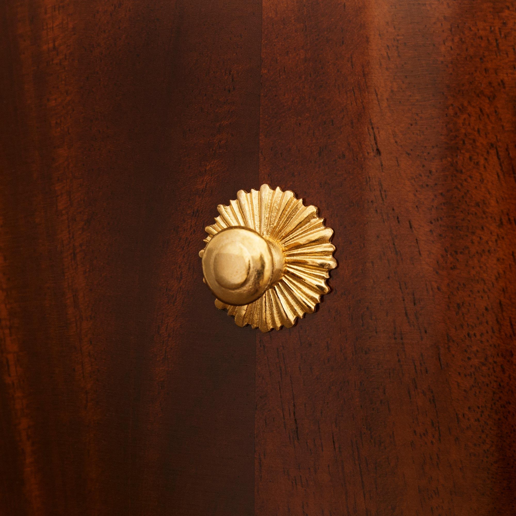 French 18th century Directoire Period Mahogany, Marble, and Ormolu center table Ormolú en venta