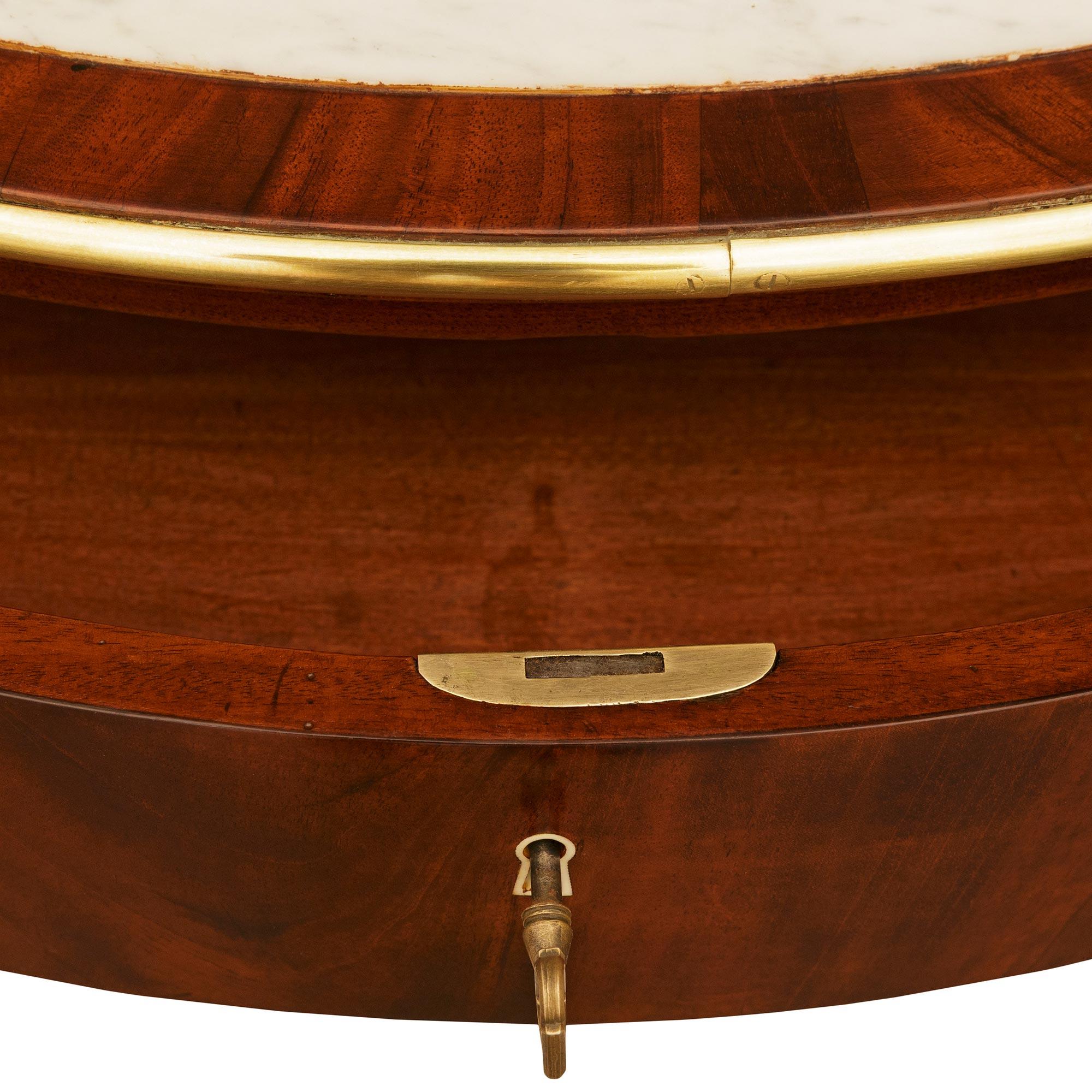 French 18th century Directoire Period Mahogany, Marble, and Ormolu center table en venta 1