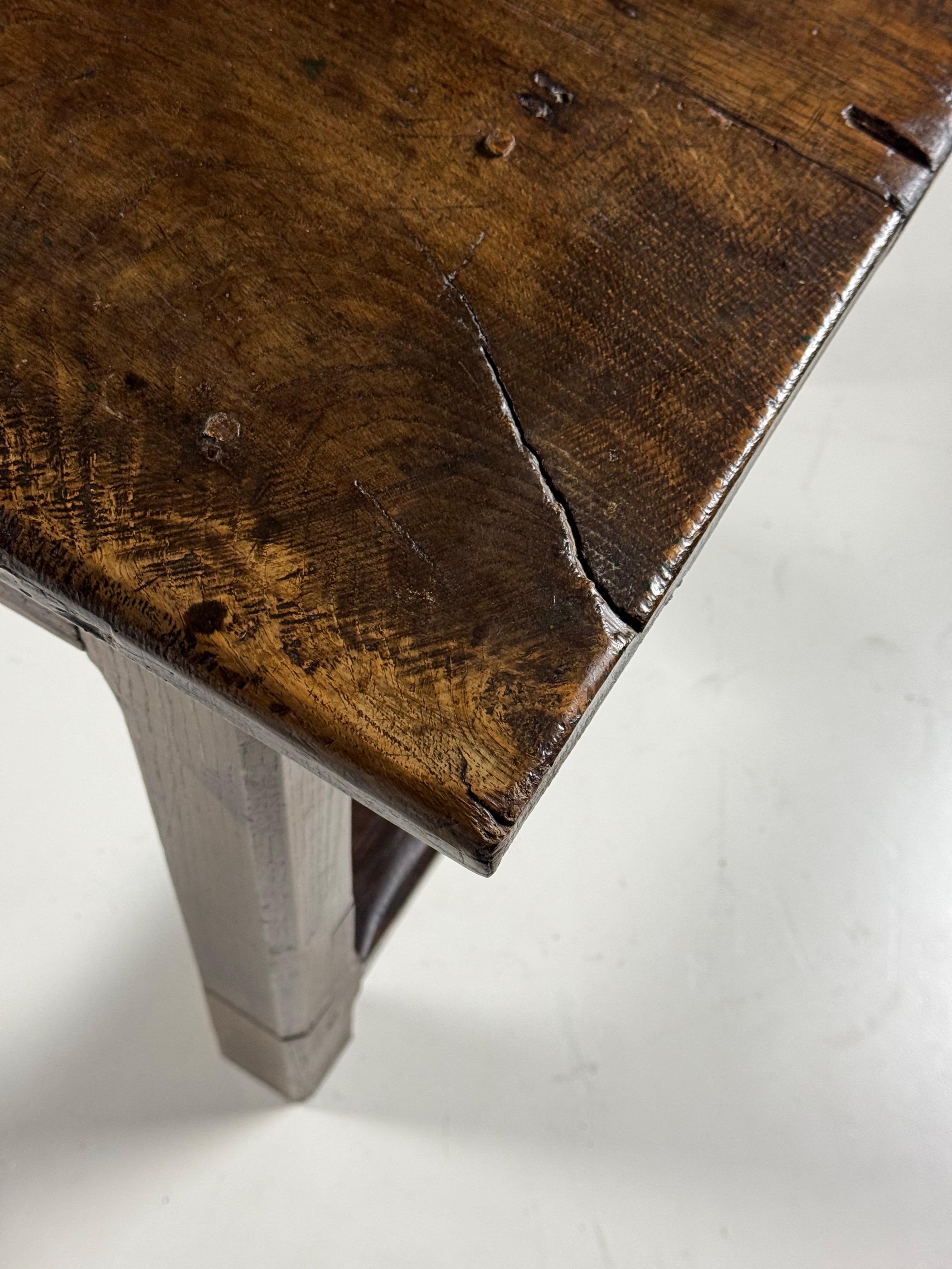 Mesa de comedor de granja francesa del siglo XVIII en venta 10