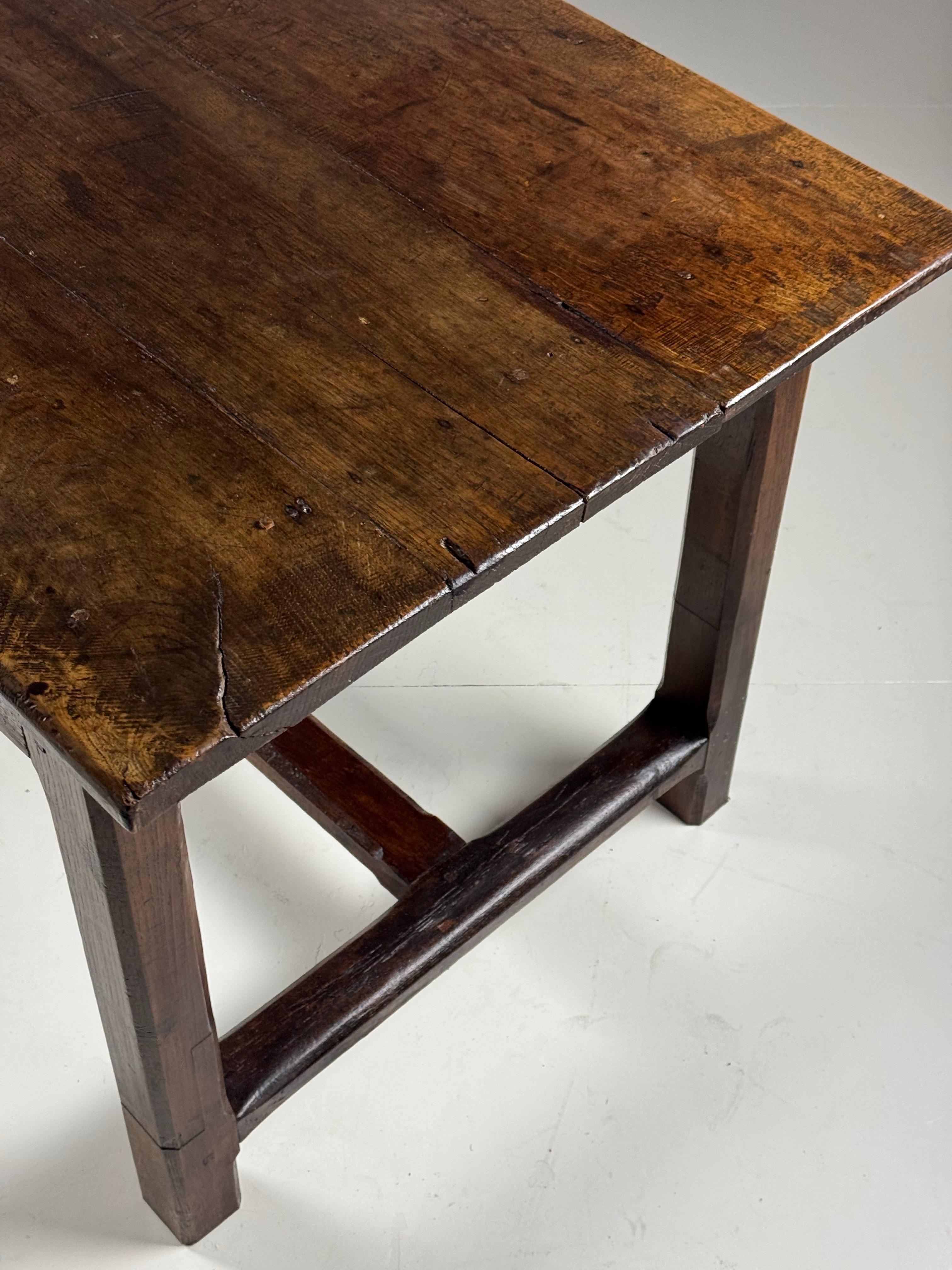 Mesa de comedor de granja francesa del siglo XVIII en venta 13